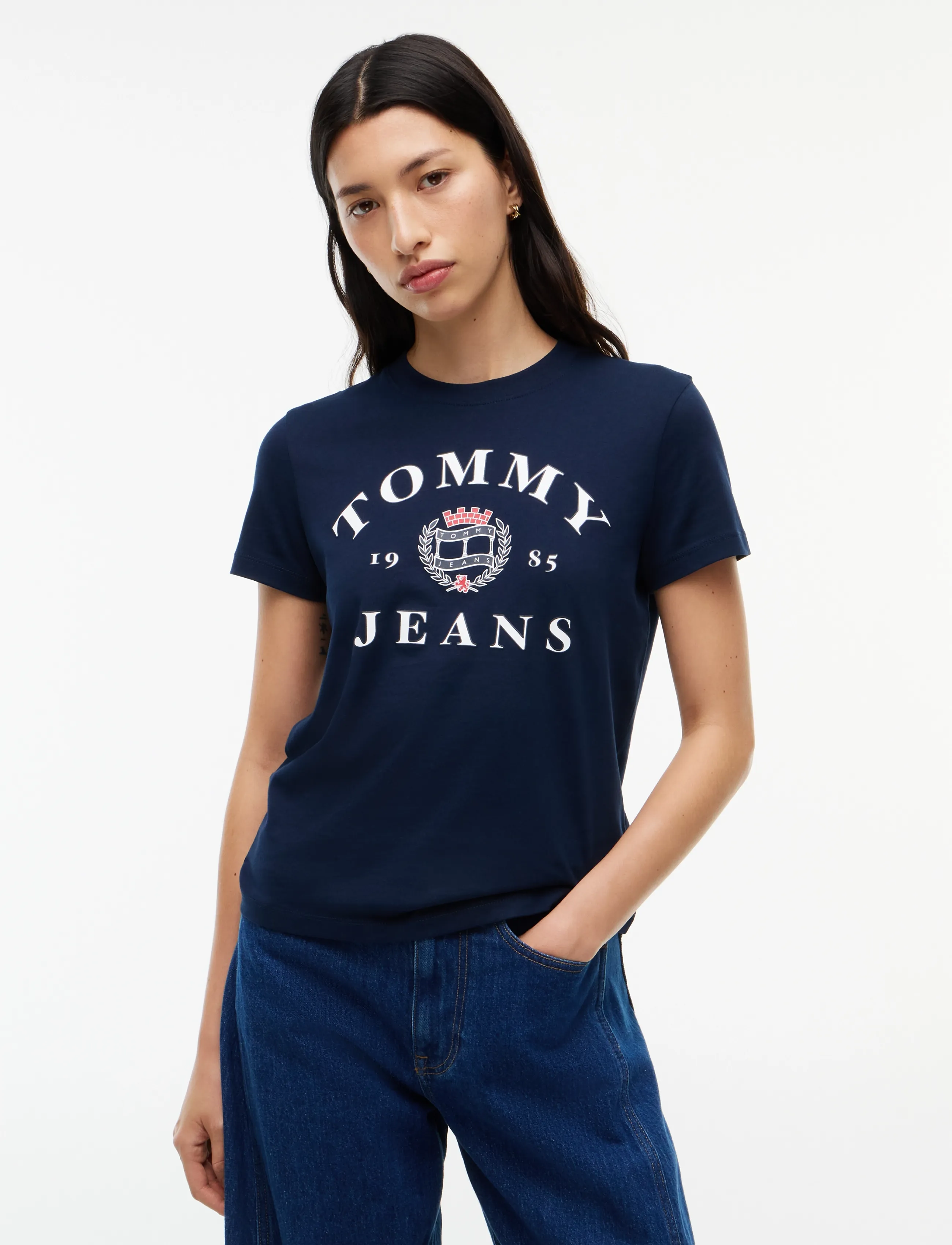 Tommy Jeans TJW REG VARSITY CREST SS TEE - Tommy Hilfiger - DARK BLUE / navy
