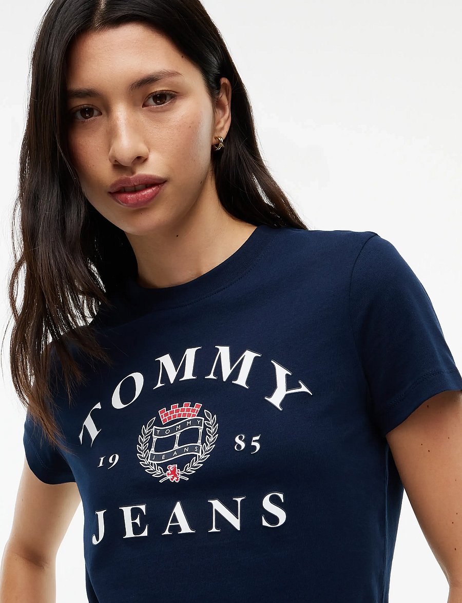 Tommy Jeans - TJW REG VARSITY CREST SS TEE - t-shirts - dark blue - 3