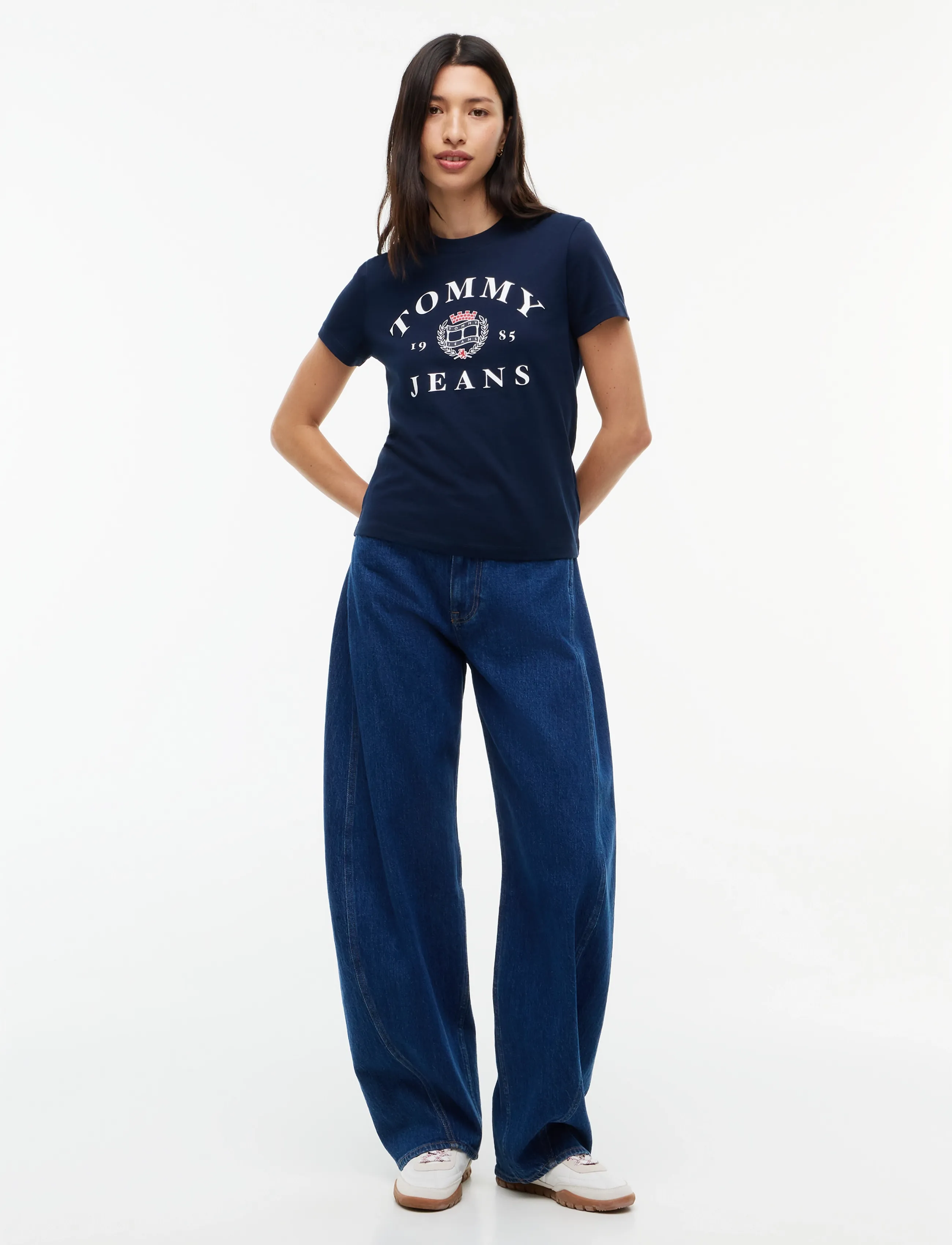 Tommy Jeans - TJW REG VARSITY CREST SS TEE - dark blue - 4