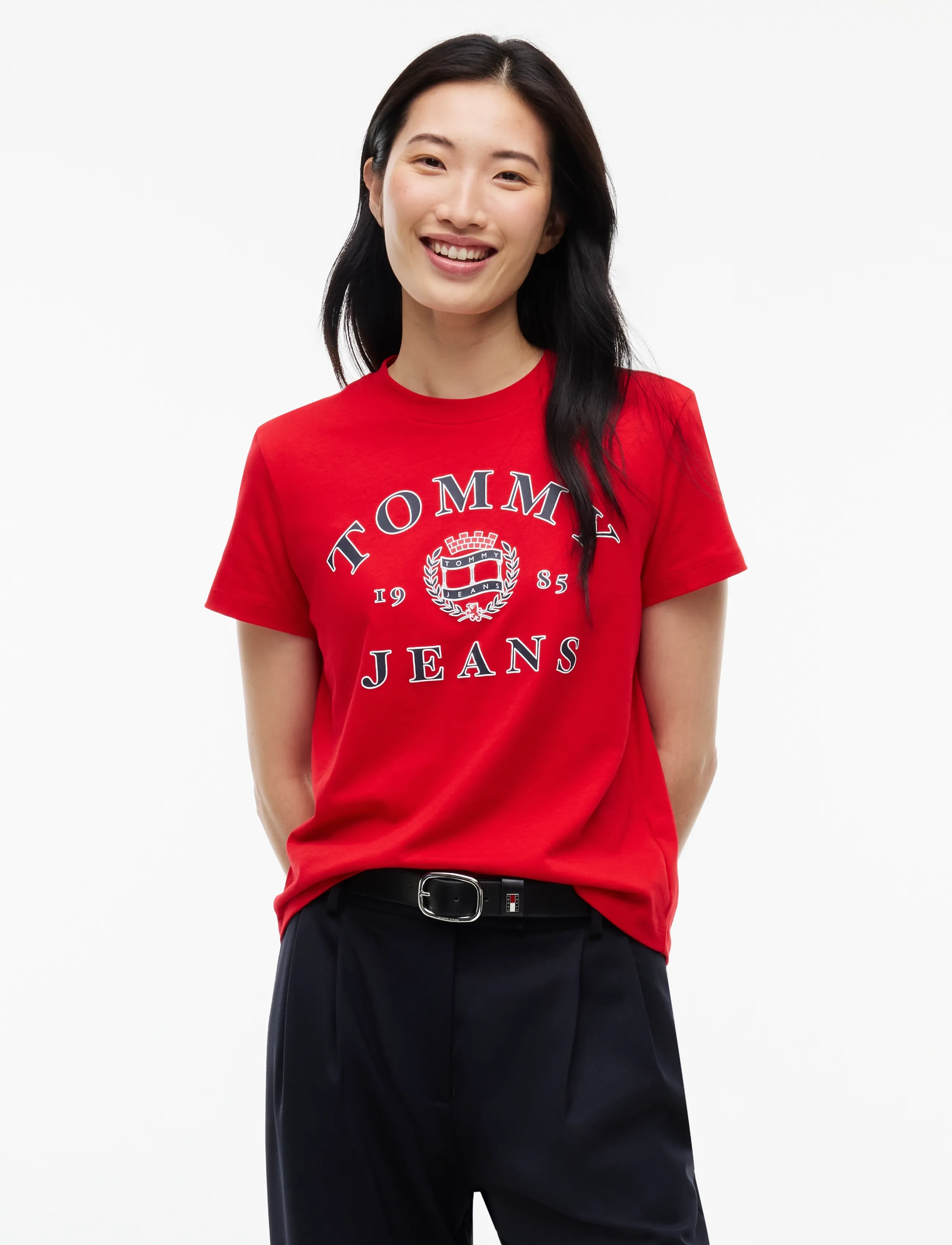 Tommy Jeans TJW REG VARSITY CREST SS TEE - Tommy Hilfiger - LAVISH RED / red