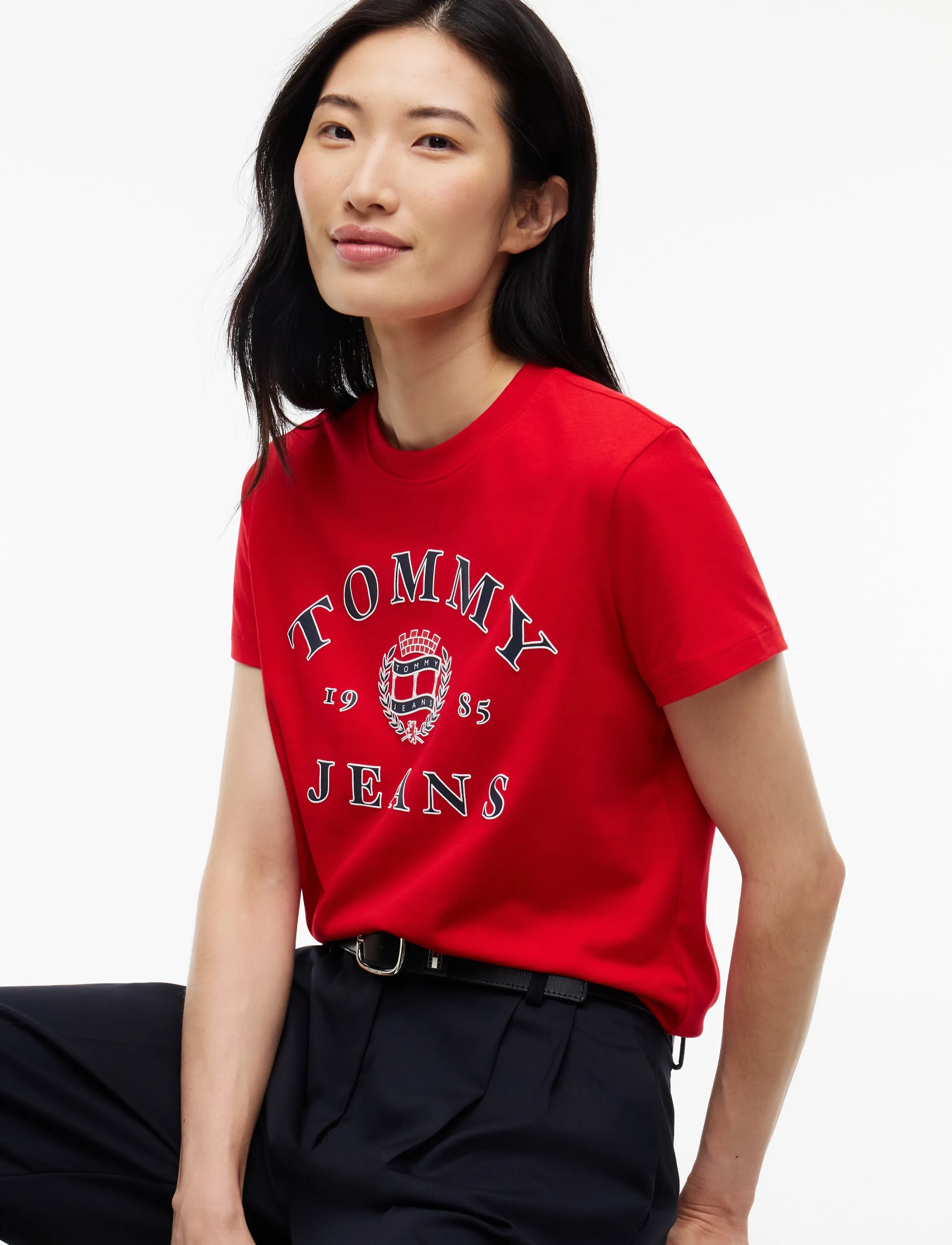 Tommy Jeans - TJW REG VARSITY CREST SS TEE - lavish red - 3