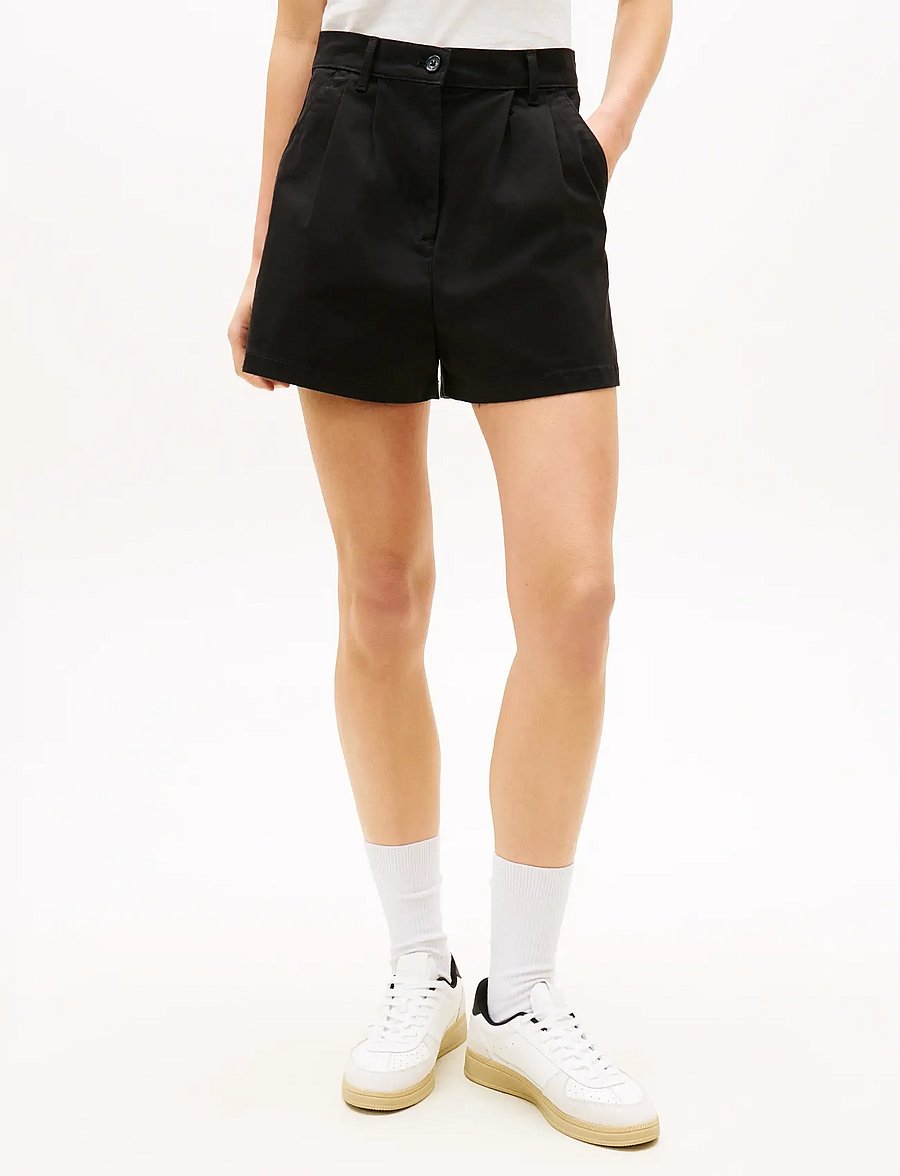 Tommy Jeans - TJW CLAIRE HR PLEATED SHORTS - lühikesed chino-püksid - black - 0