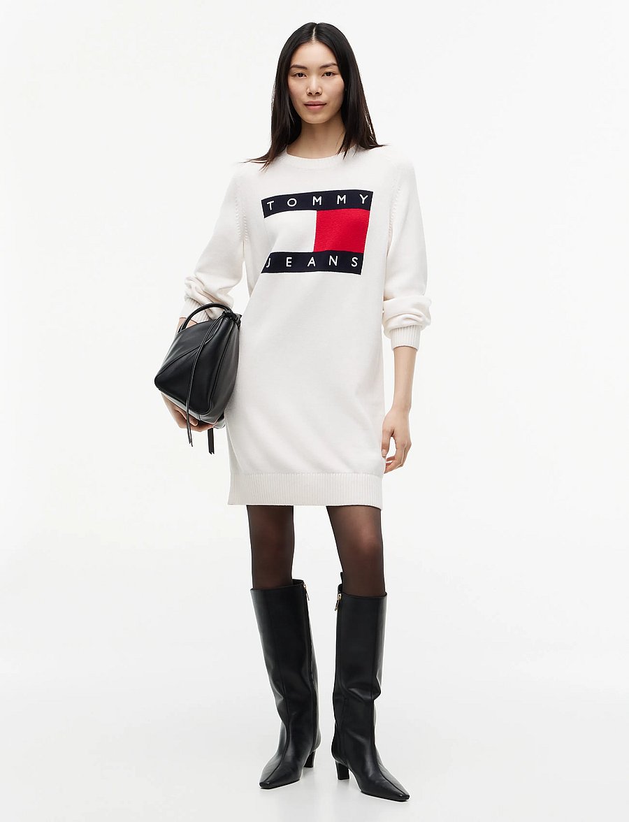 Tommy Jeans - TJW SWEATER FLAG DRESS EXT - strikkjoler - off white - 0
