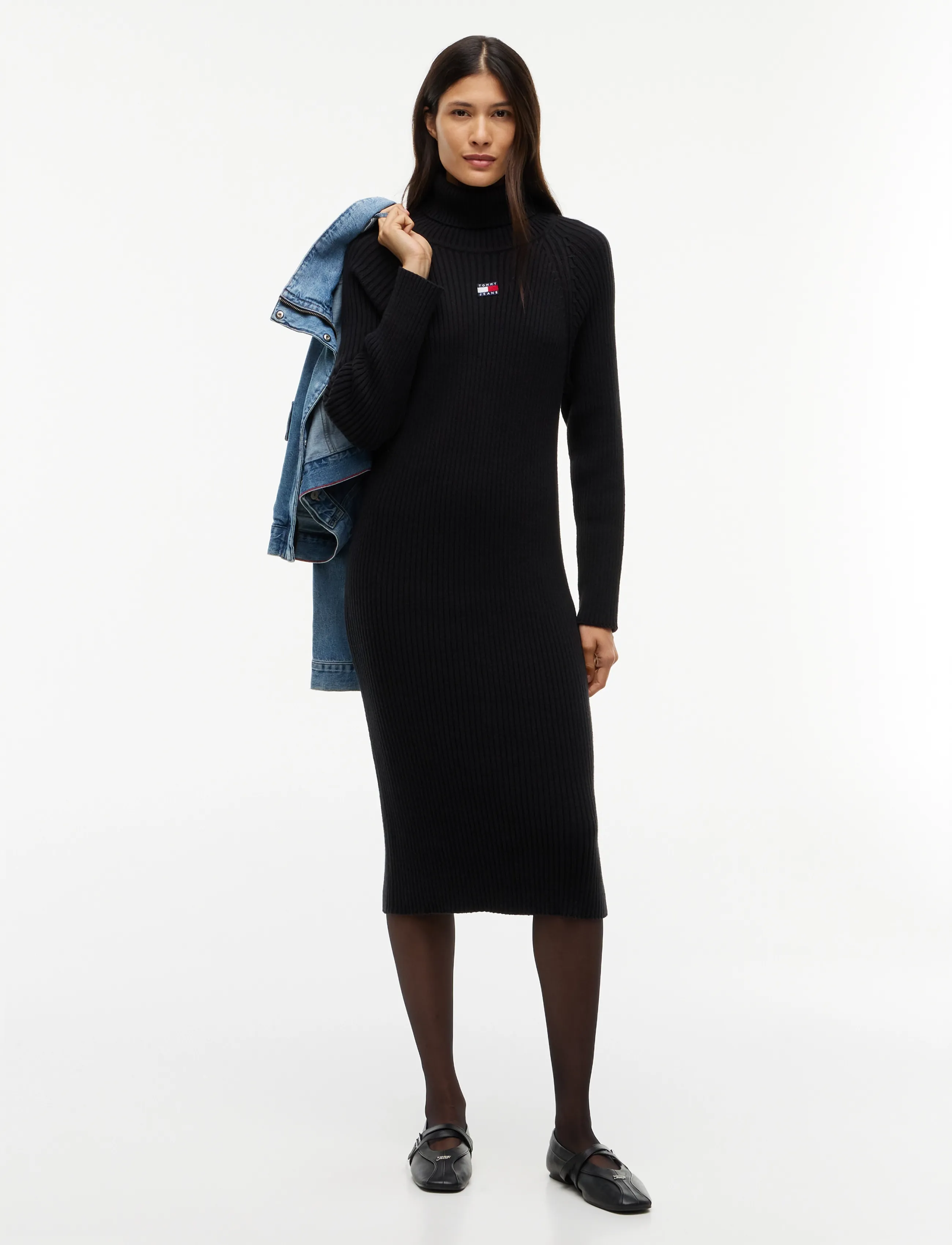 Tommy Jeans TJW BADGE MIDI SWEATER DRESS - Knitted Dresses - BLACK / black