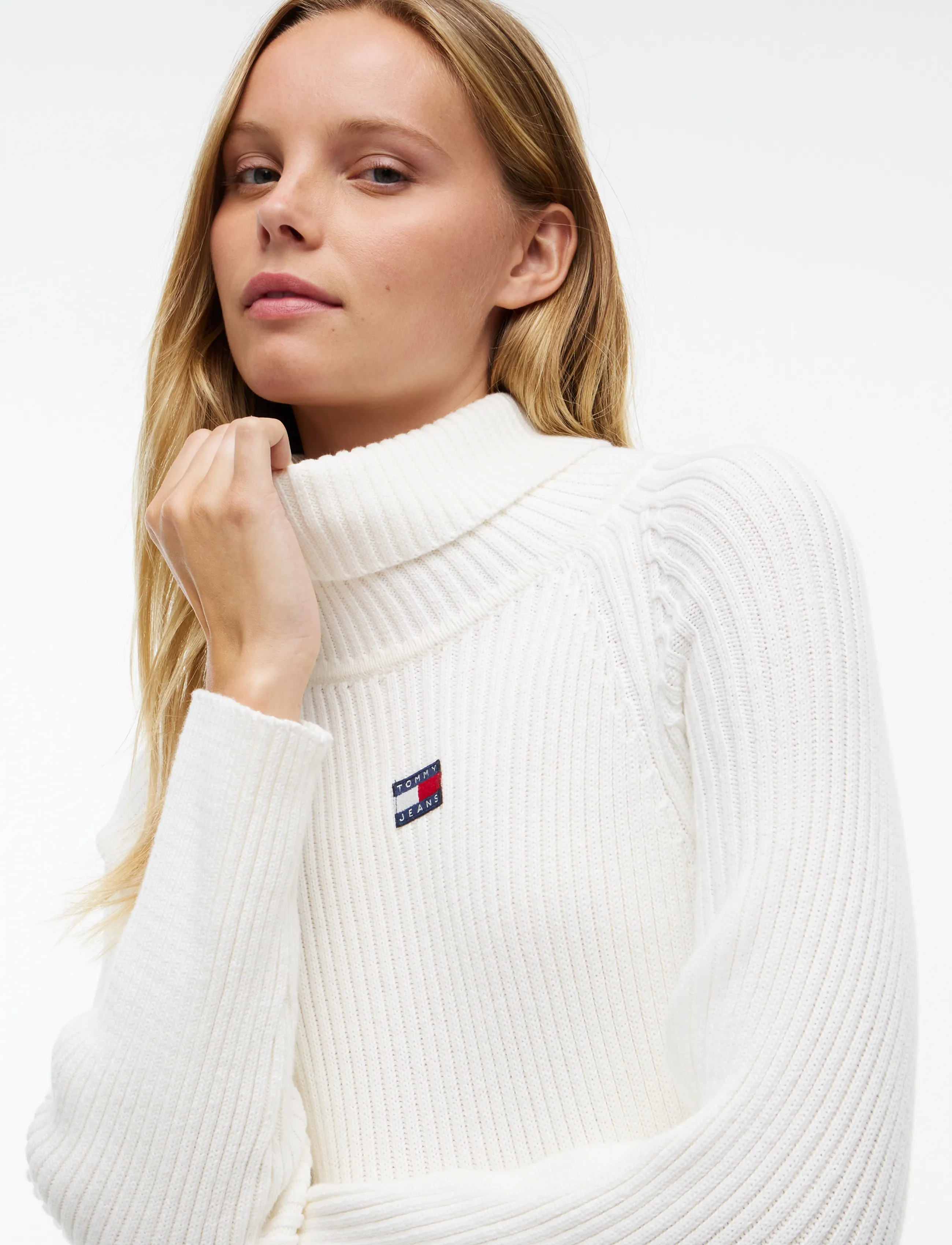 Tommy Jeans - TJW BADGE MIDI SWEATER DRESS - strikkjoler - off white - 3