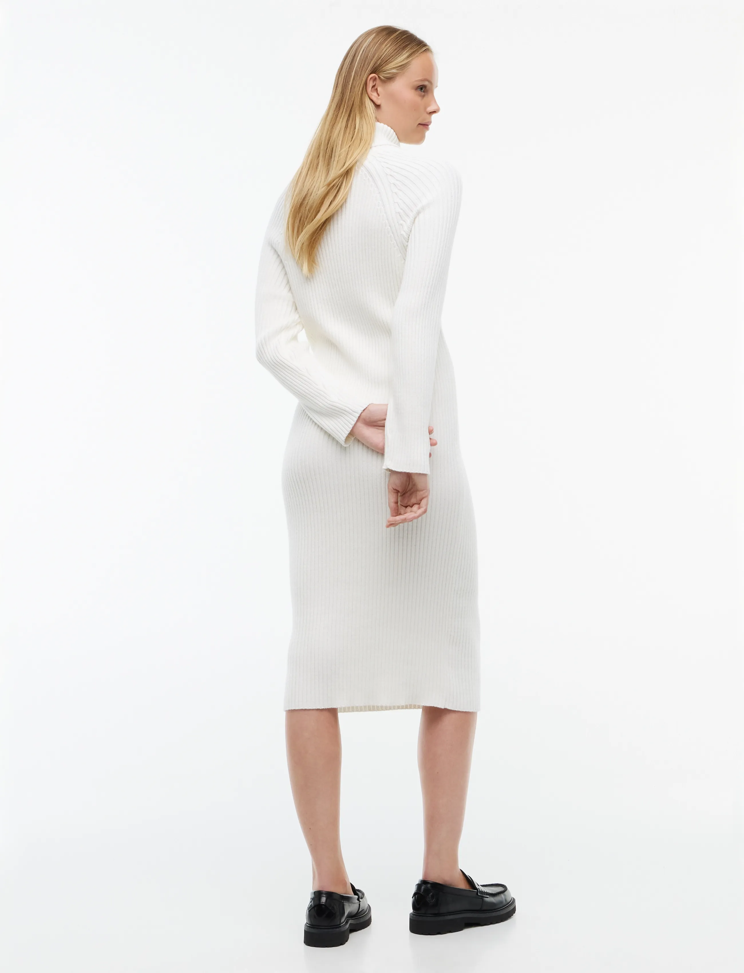 Tommy Jeans - TJW BADGE MIDI SWEATER DRESS - strikkjoler - off white - 4