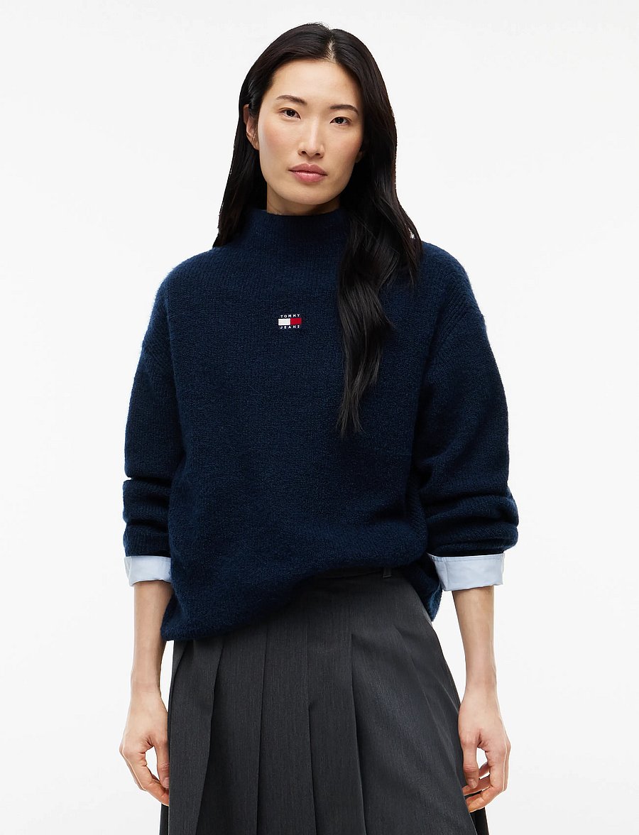 Tommy Jeans - TJW MOCKNECK BADGE SWEATER EXT - stickade tröjor - dark blue - 0