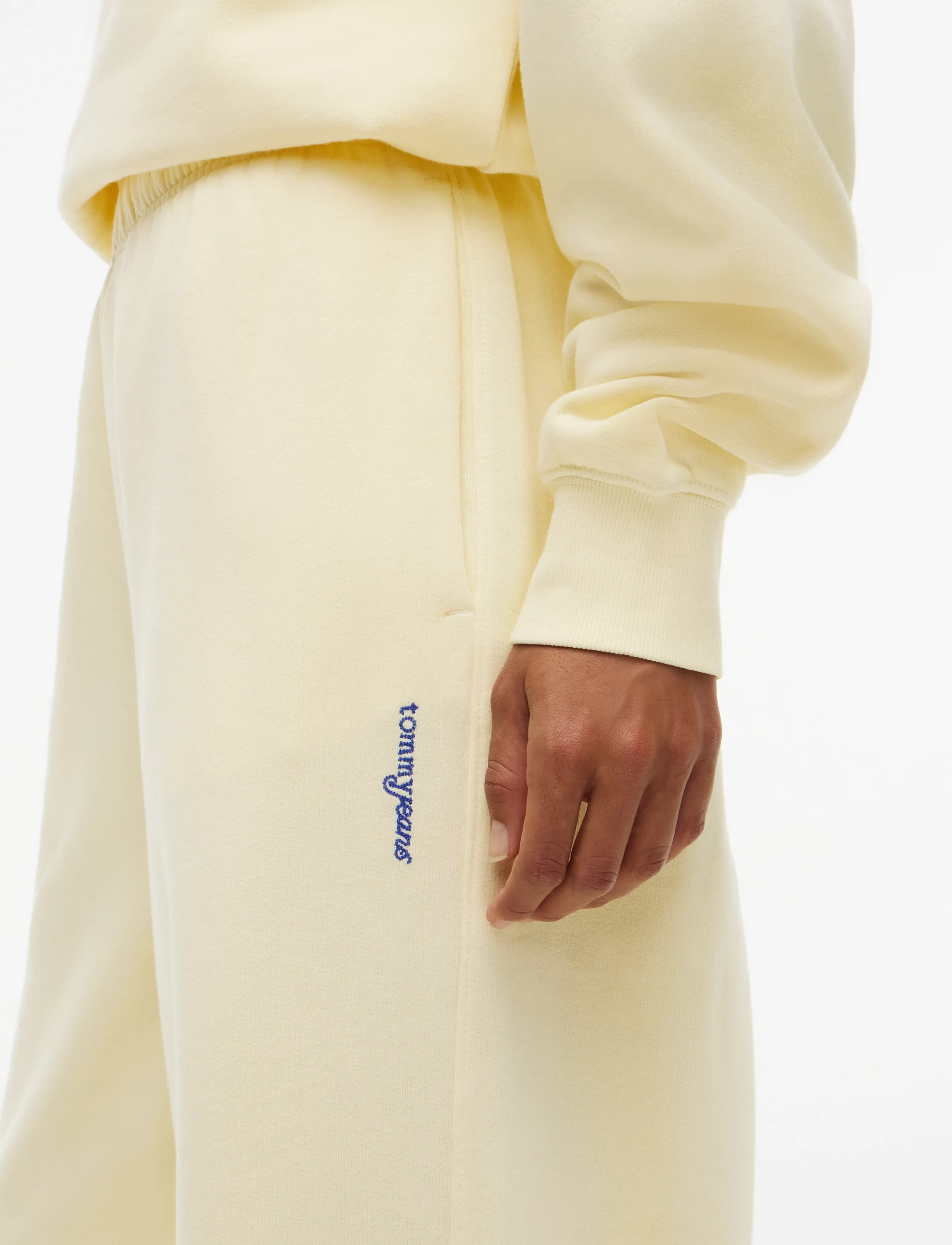 Tommy Jeans - TJW WIDE LEG SCRIPT SWEATPANTS - everyday style - day lily - 5