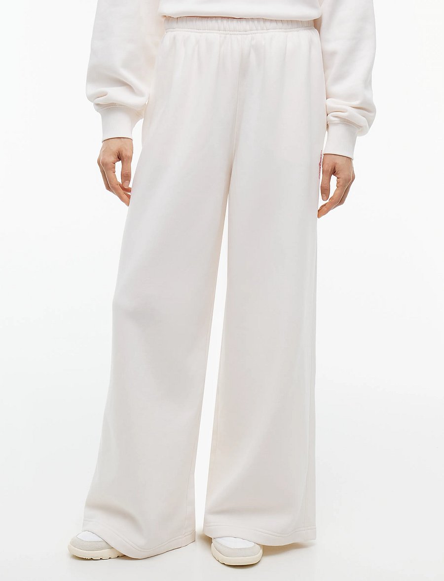 Tommy Jeans - TJW WIDE LEG SCRIPT SWEATPANTS - hverdags stil - off white - 0