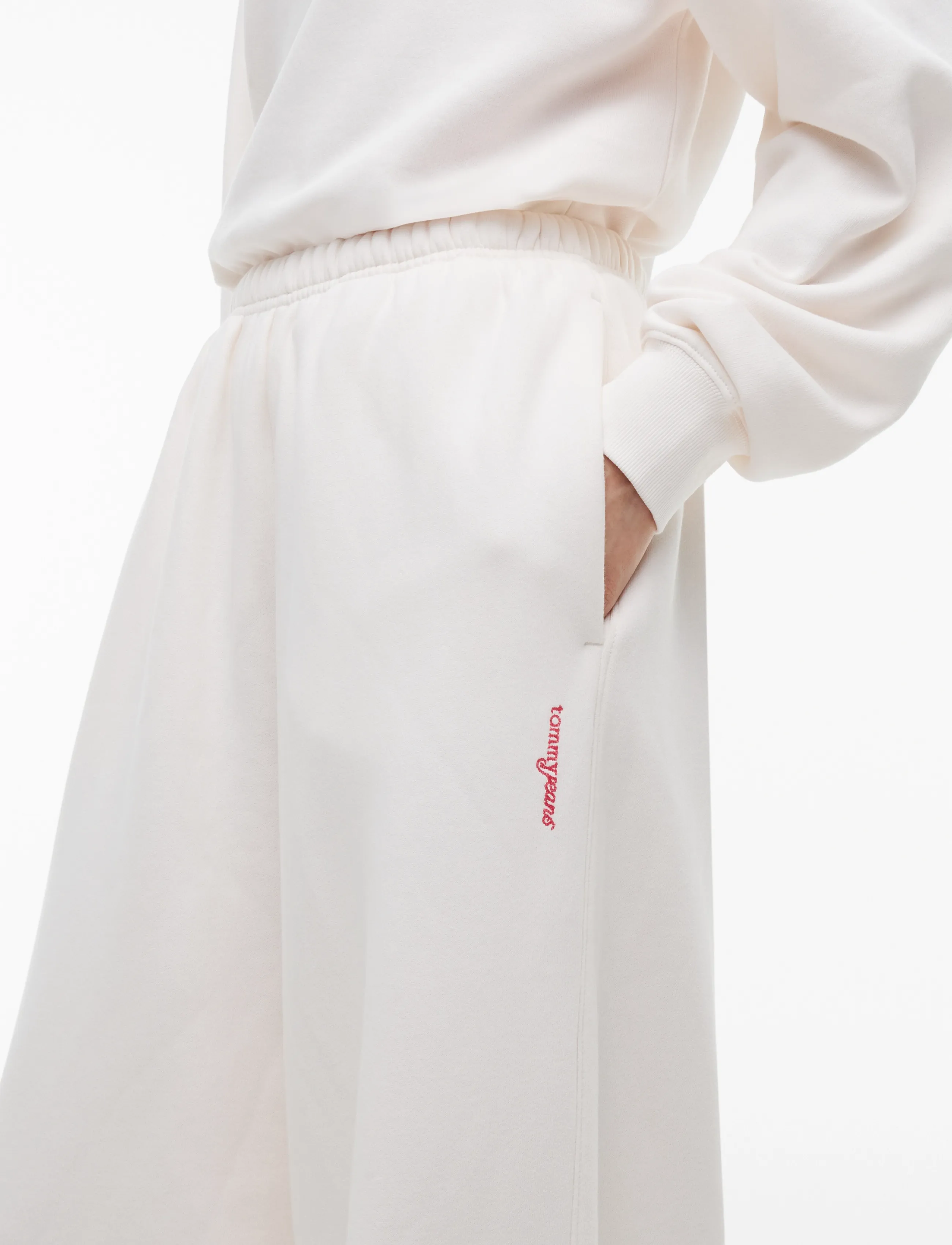 Tommy Jeans - TJW WIDE LEG SCRIPT SWEATPANTS - hverdags stil - off white - 4