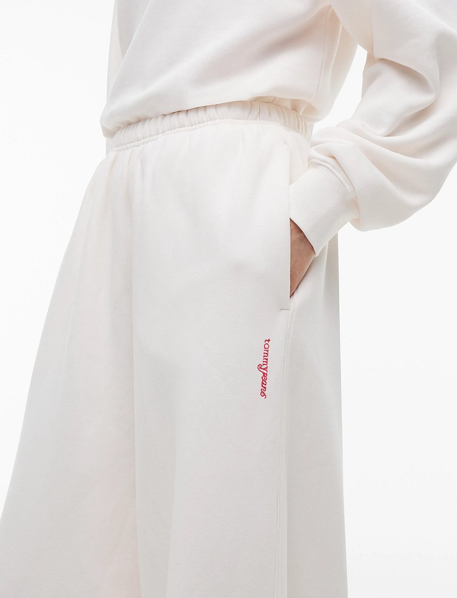Tommy Jeans - TJW WIDE LEG SCRIPT SWEATPANTS - hverdags stil - off white - 4