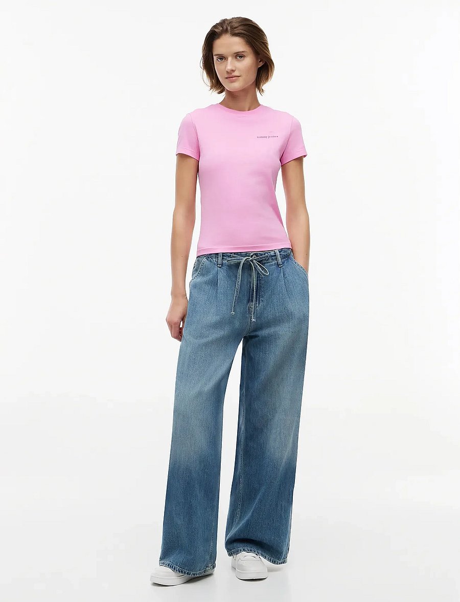 Tommy Jeans - TJW SLIM ESS LOGO 1 SS TEE EXT - t-shirts - pink daisy - 4