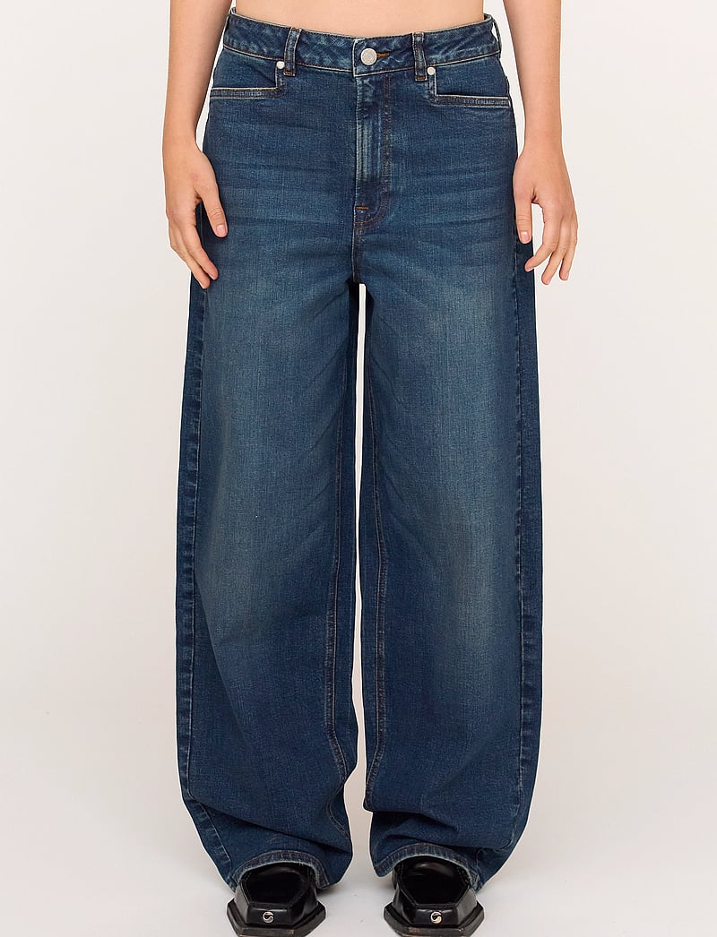 Tomorrow - TRW-Kaia Slung Jeans Wash Riverside - vida jeans - denim blue - 0