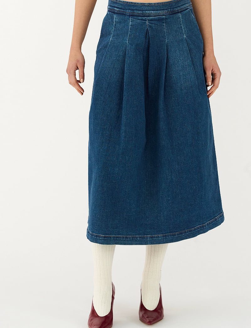 Tomorrow - TRW-Ellen Ball Gown Skirt Wash Brig - jeansröcke - denim blue - 3
