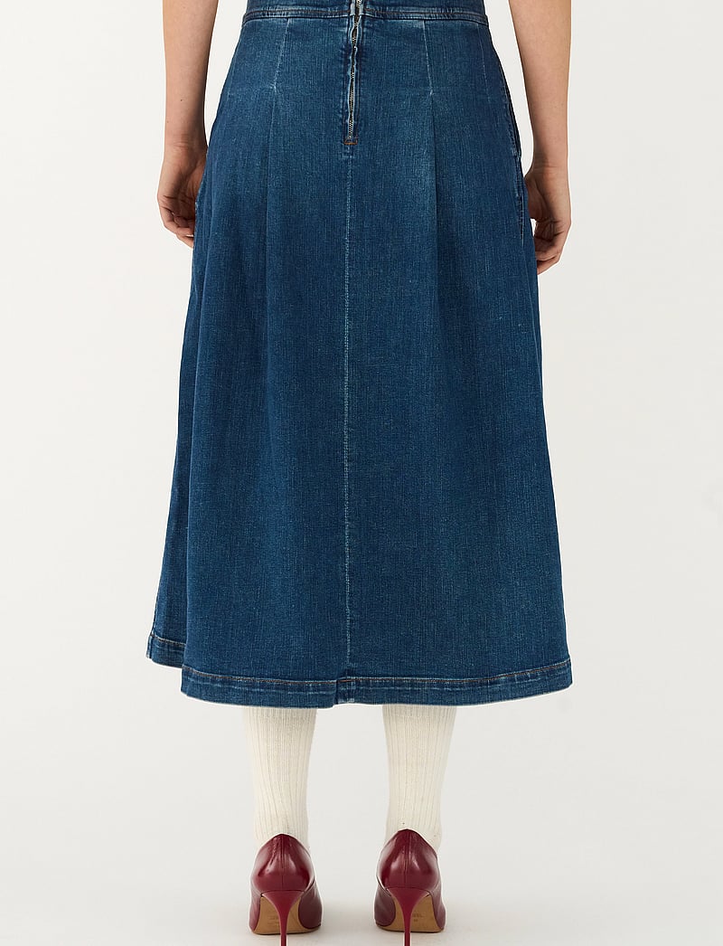 Tomorrow - TRW-Ellen Ball Gown Skirt Wash Brig - jeansröcke - denim blue - 4