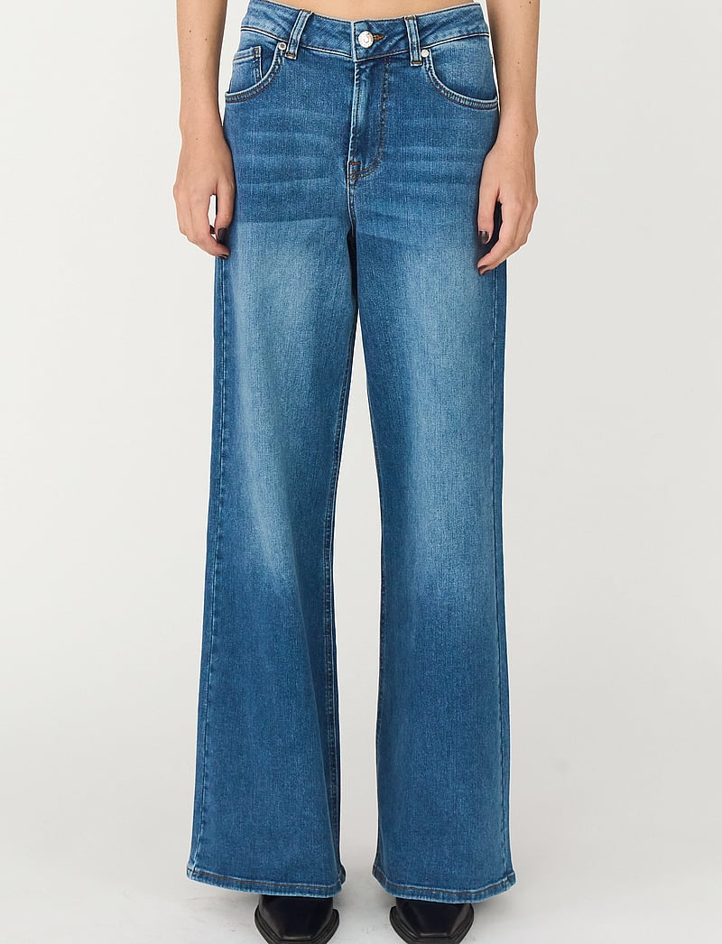 Tomorrow - TRW-Kersee Jeans Wash Prato - schlaghosen - denim blue - 0