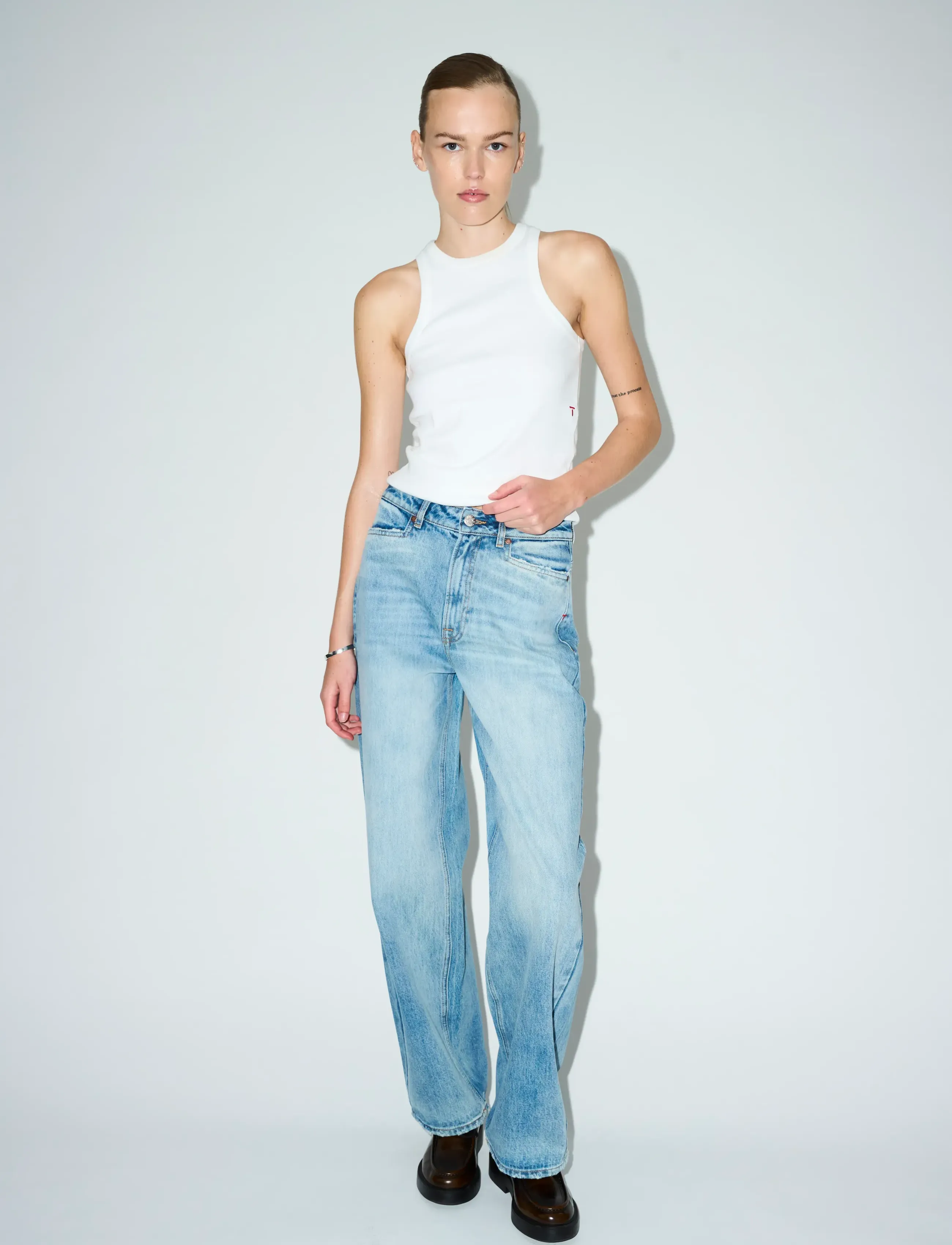 TOMORROW Trw-Kaia Slung Jeans Wash Genova dam – bild 3