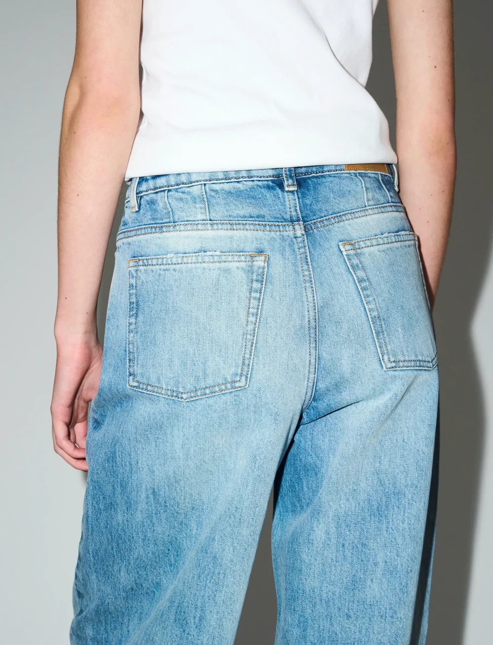Tomorrow - TRW-Kaia Slung Jeans Wash Genova - barrel jeans - denim blue - 5