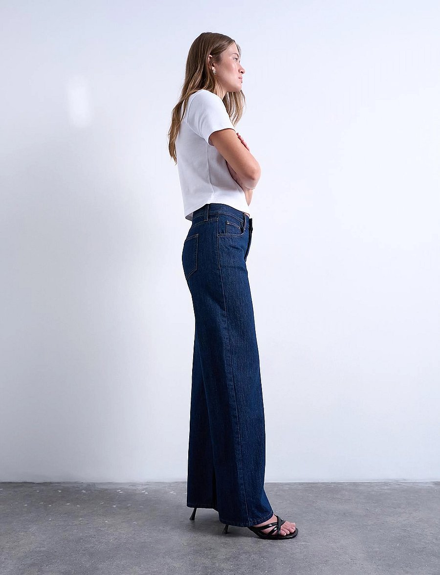 Topshop - TSEMBER LR WIDE DNM JEANS DB NOOS - hosen mit weitem bein - dark blue denim - 3