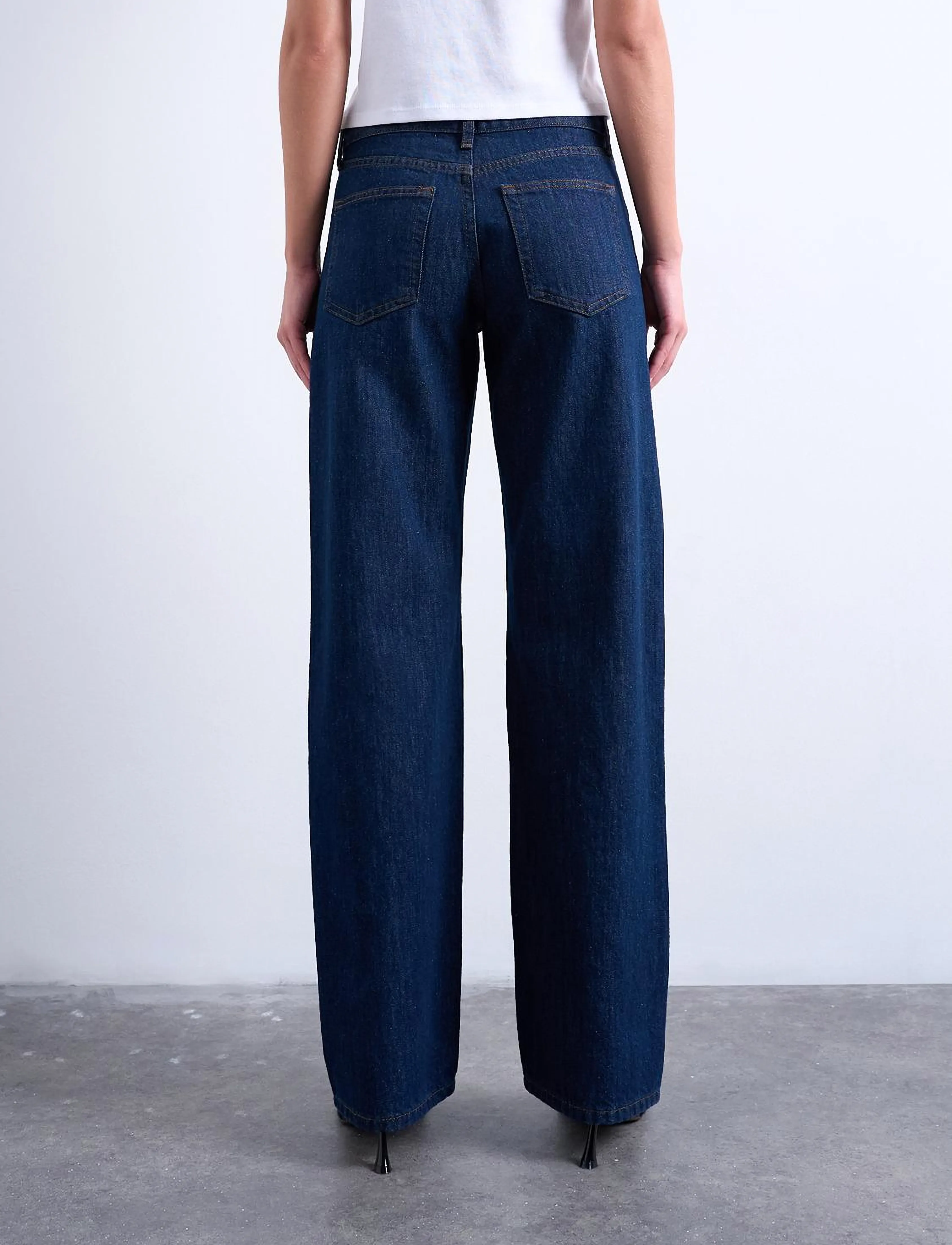Topshop - TSEMBER LR WIDE DNM JEANS DB NOOS - hosen mit weitem bein - dark blue denim - 4