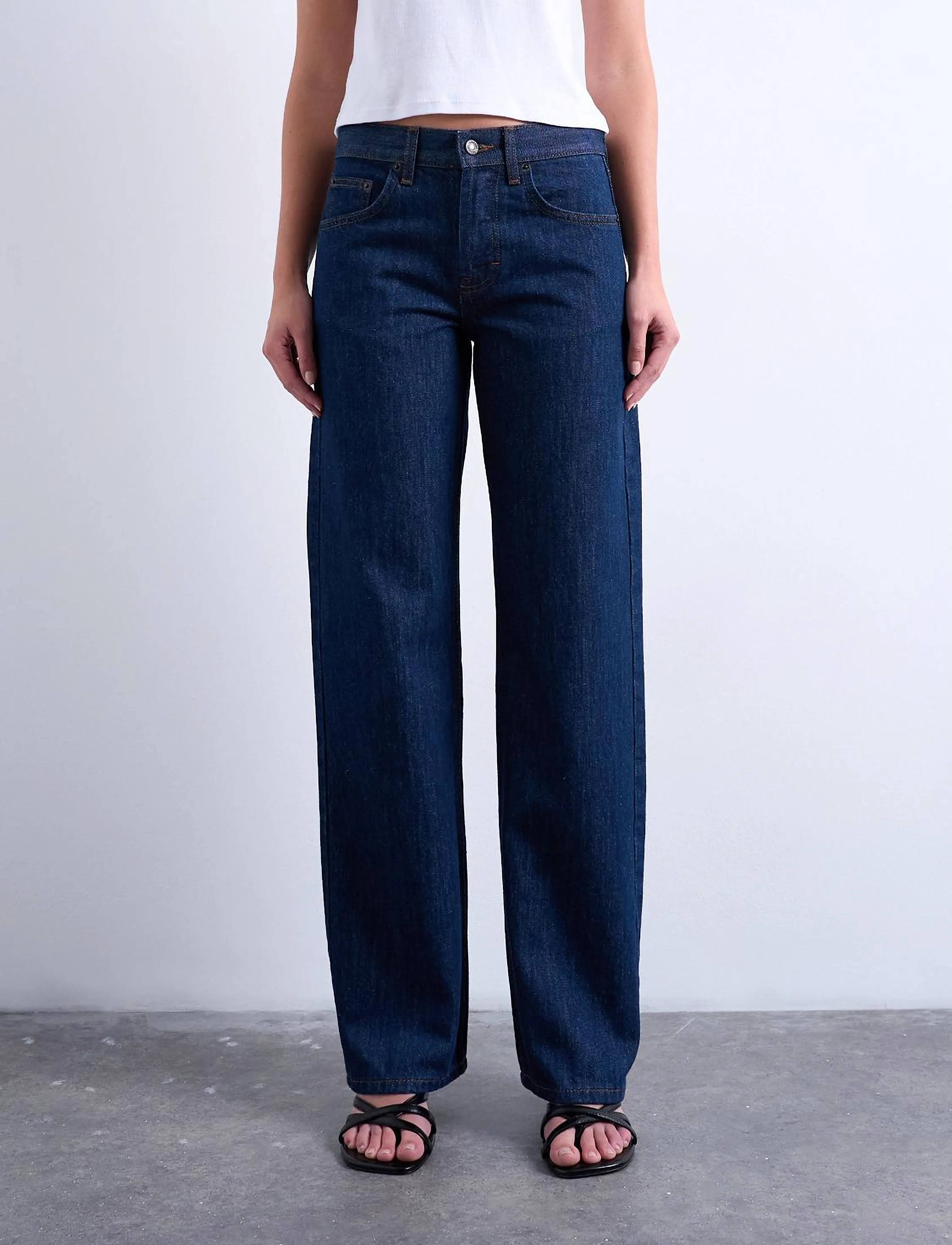 Topshop - TSEMBER LR WIDE DNM JEANS DB NOOS - hosen mit weitem bein - dark blue denim - 5