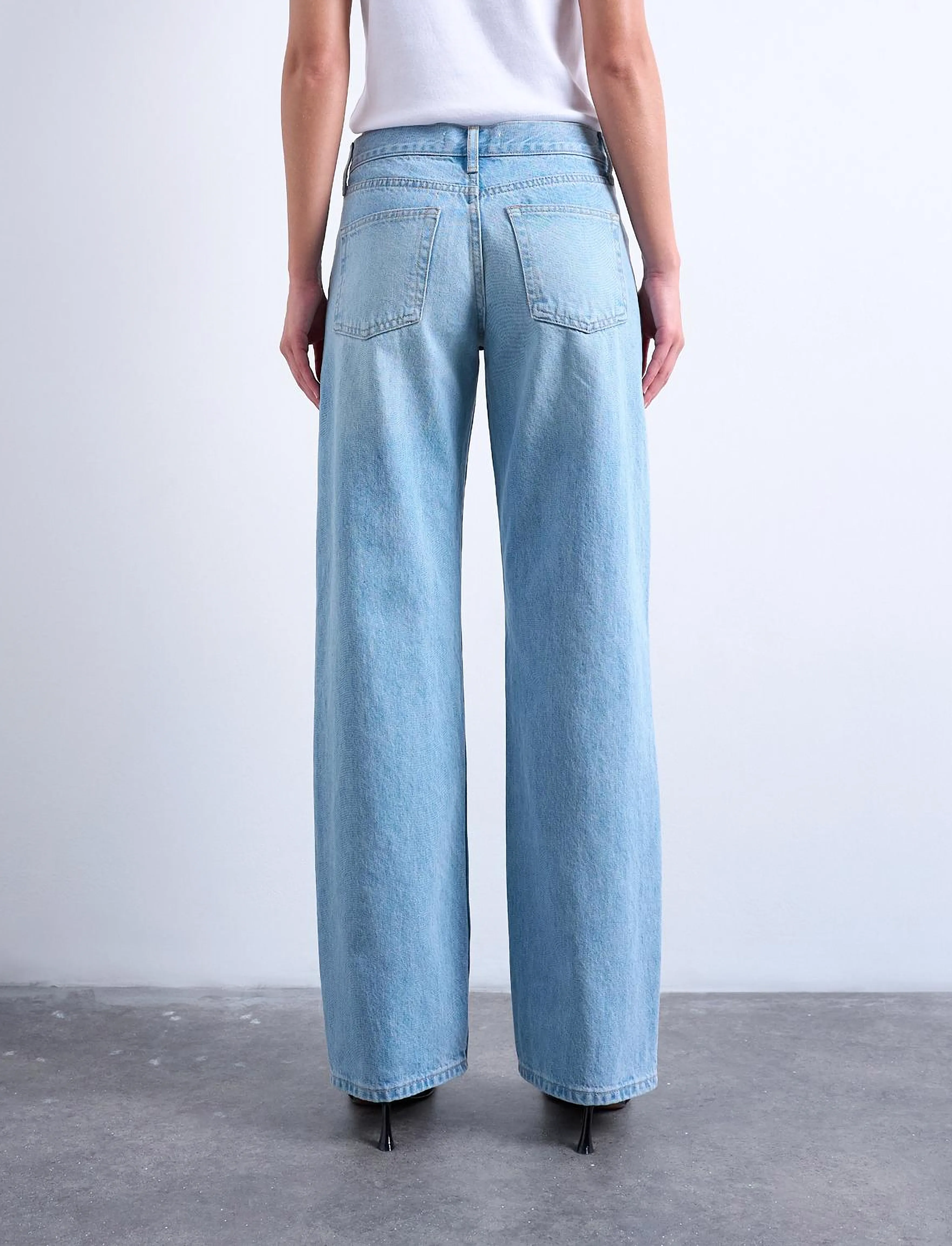 Topshop - TSEMBER LR WIDE DNM JEANS LB NOOS - hosen mit weitem bein - light blue denim - 3