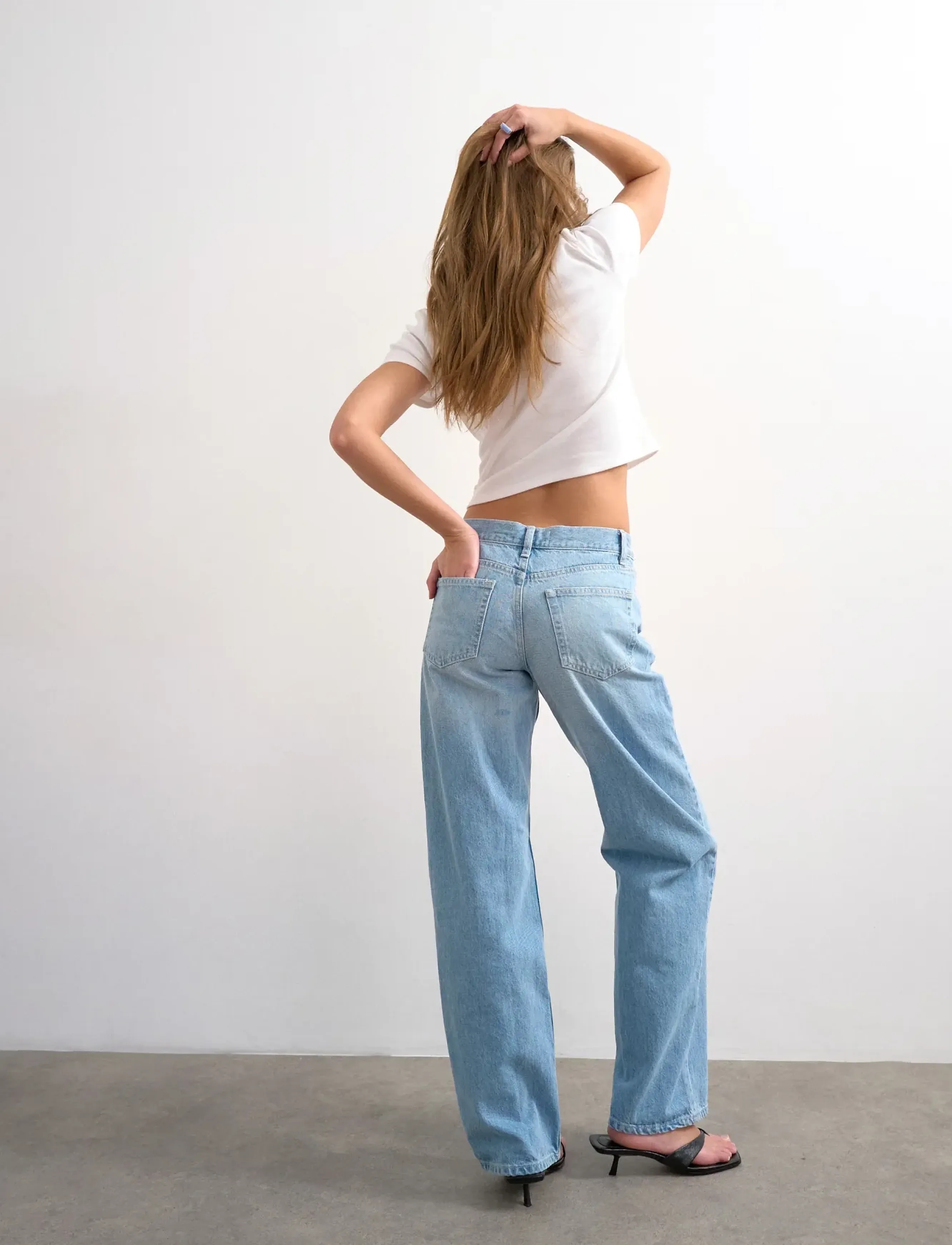 Topshop - TSEMBER LR WIDE DNM JEANS LB NOOS - hosen mit weitem bein - light blue denim - 3