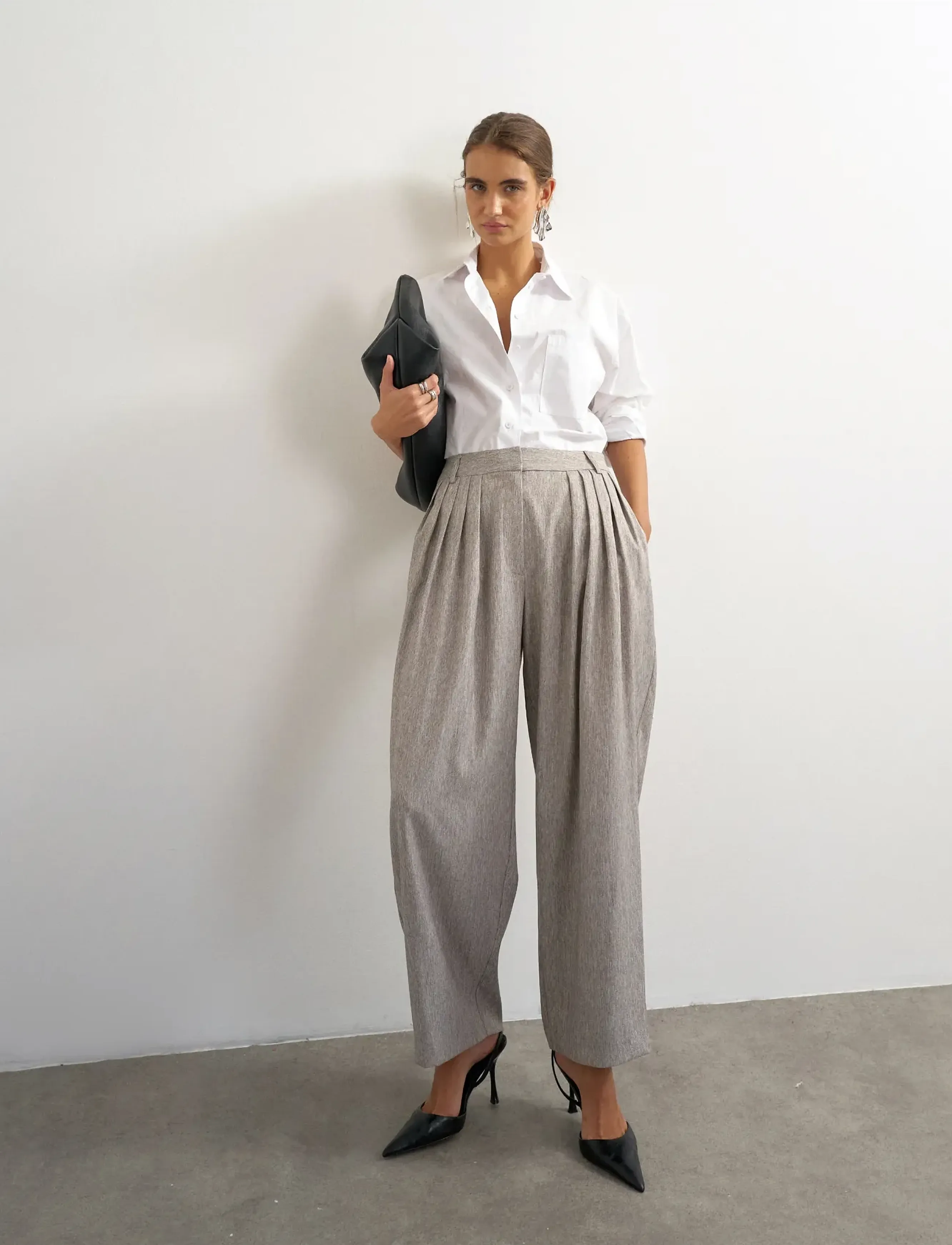 Topshop TSTONA PLEATED WIDE LEG TROUSERS WVN - Wide leg trousers - SIMPLY TAUPE / beige