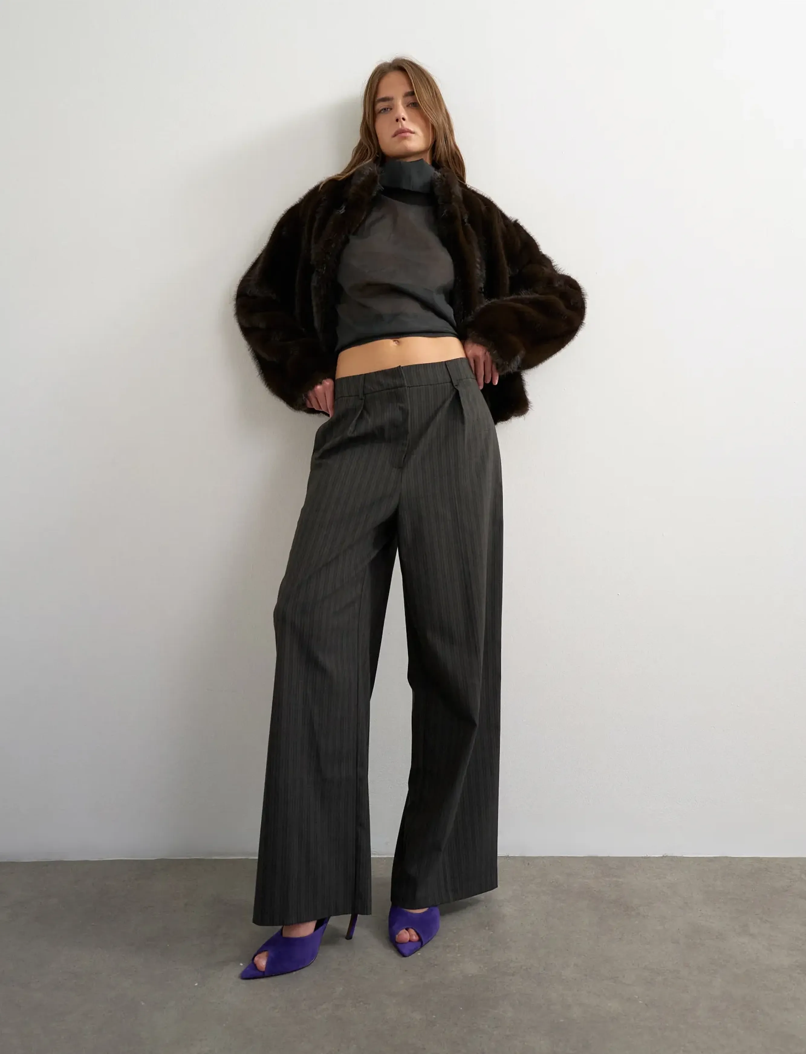 Topshop TSTASCHA PLEATED WIDE LEG TROUSERS WVN - Wide leg trousers - CHOCOLATE BROWN / brown