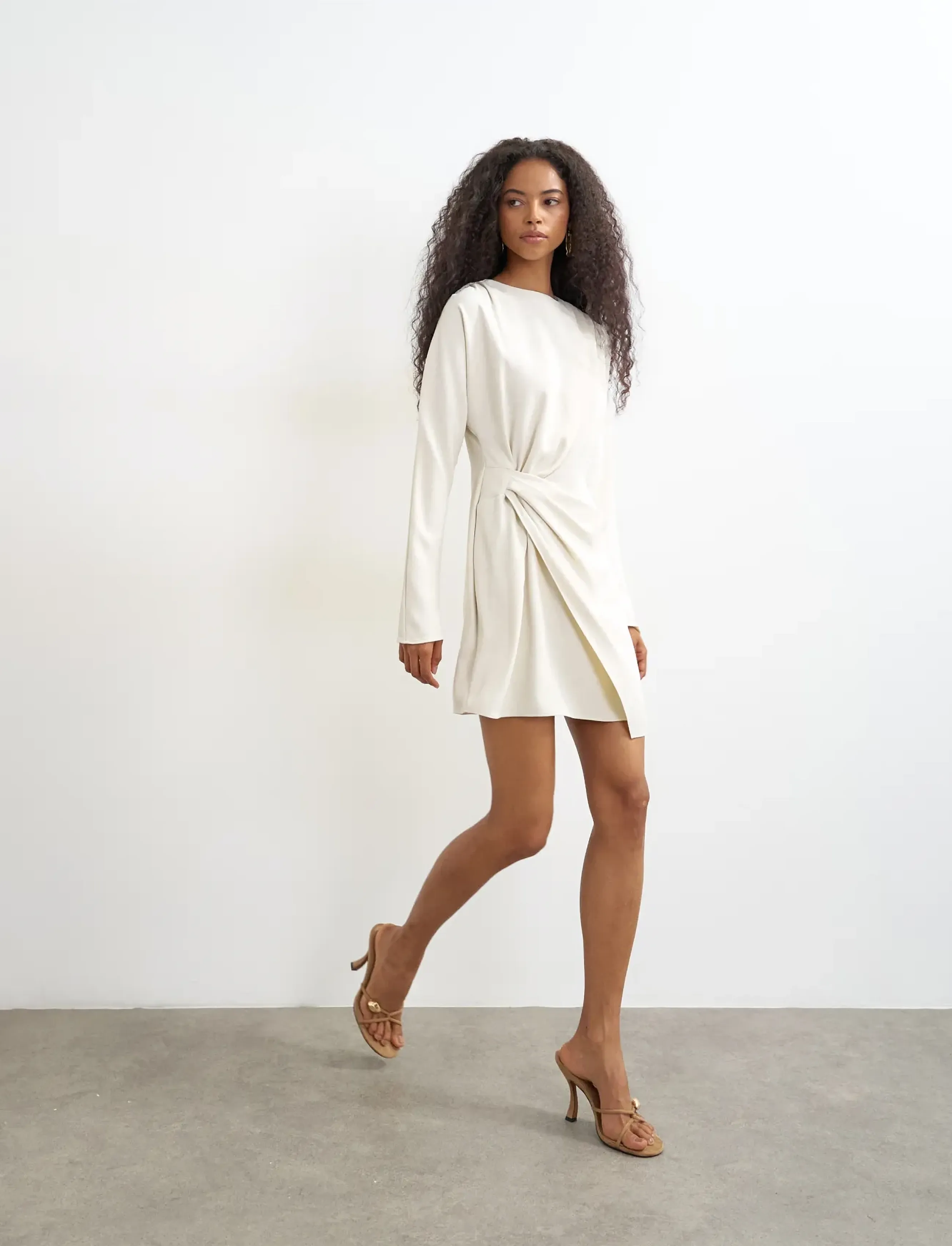 Topshop Tstiva Ls High Neck Mini Dress Wvn, Kvinder, Langærmet Højhalset Draperet Minikjole, Cream, Str: 38