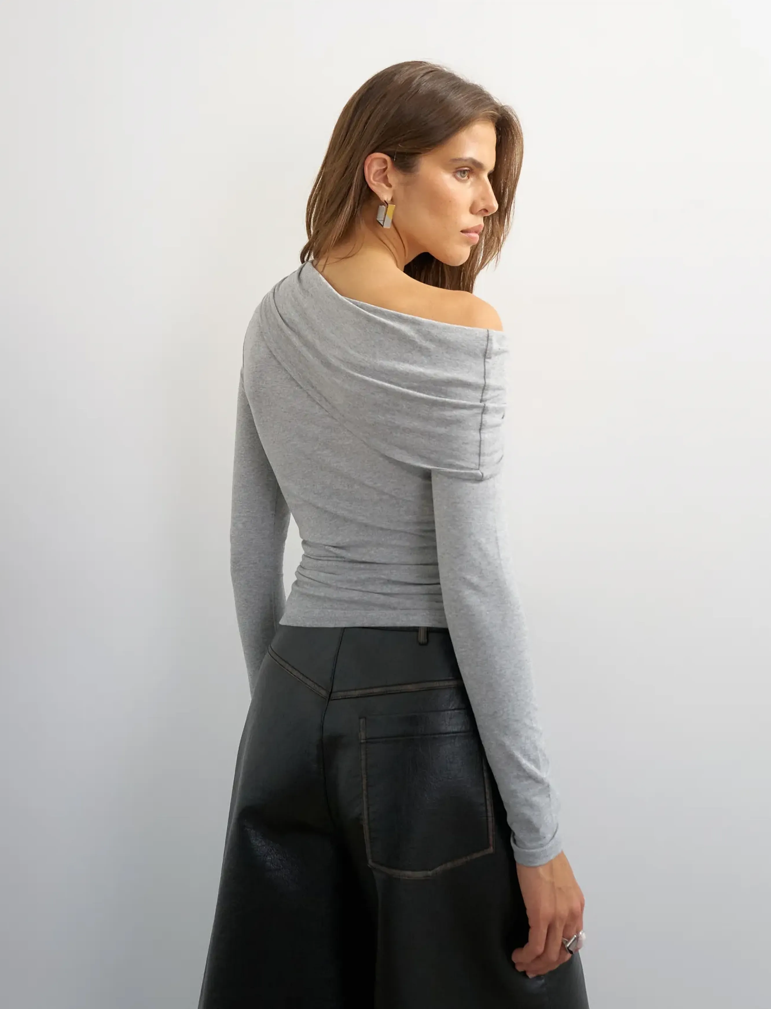 TOPSHOP Tsbella Off Shoulder Ruched Top Jrs toppar & linnen dam – bild 2