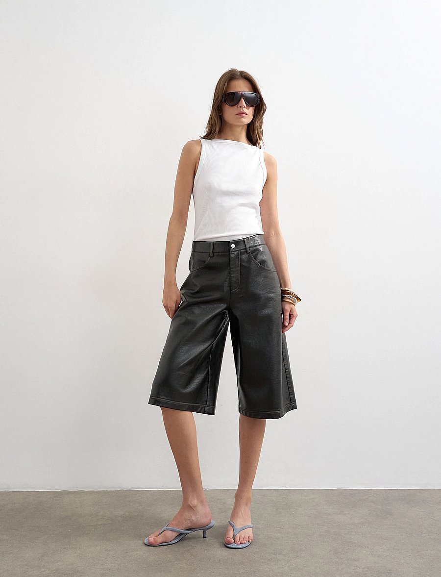 Topshop - TSSILJE COATED SHORTS - lühikesed nahkpüksid - black - 0