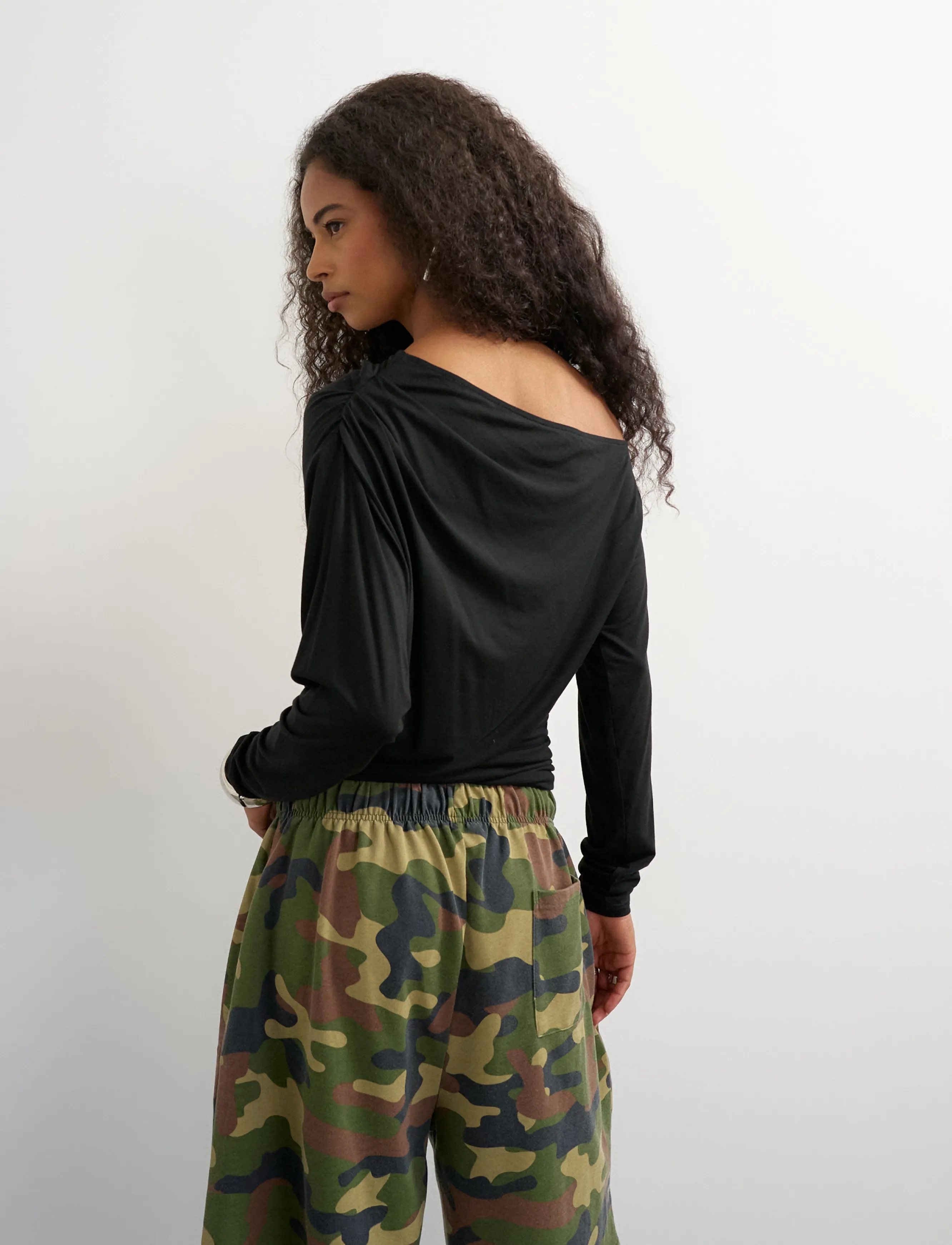 Topshop - TSBOA OFF SHOULDER LS TOP JRS - langærmede toppe - jet black - 3
