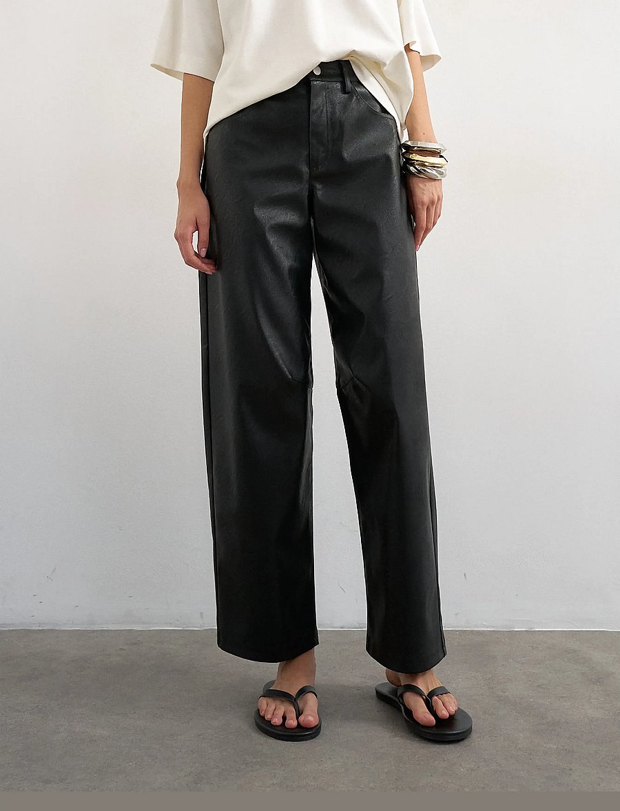 Topshop - TSTALLA COATED BARREL TROUSERS - hosen mit geradem bein - black - 0