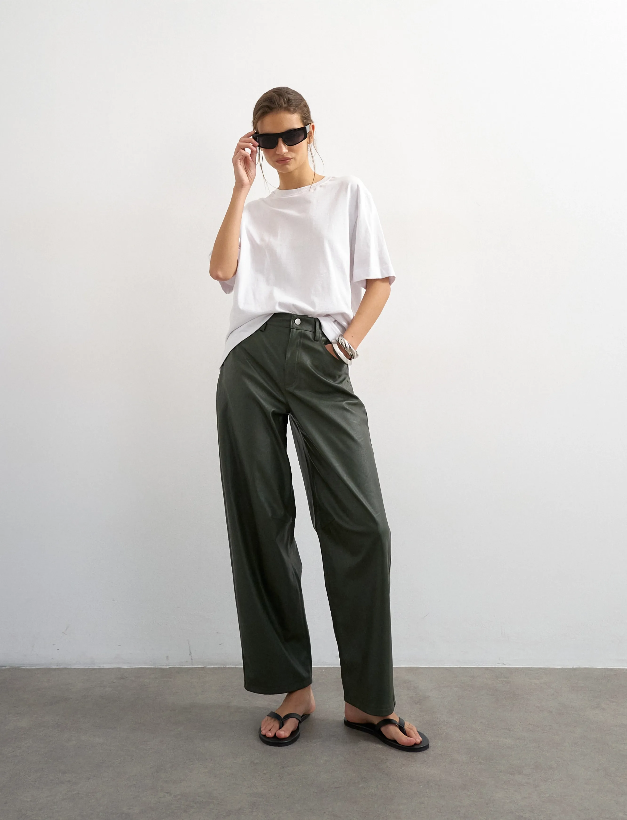 Topshop TSTALLA COATED BARREL TROUSERS - Kleidung - GREEN BEE / khaki/green