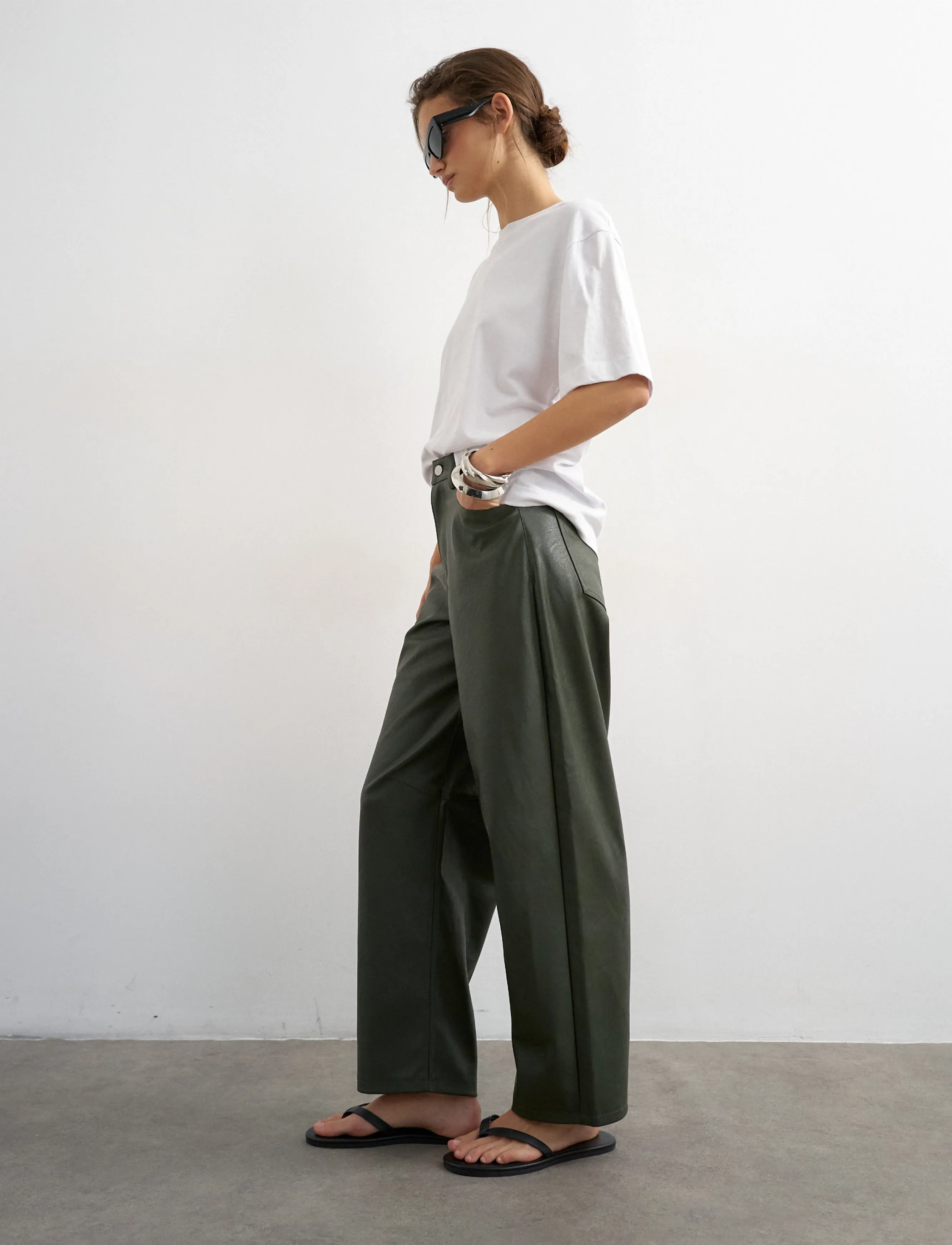 TOPSHOP Tstalla Coated Barrel Trousers byxor dam – bild 6