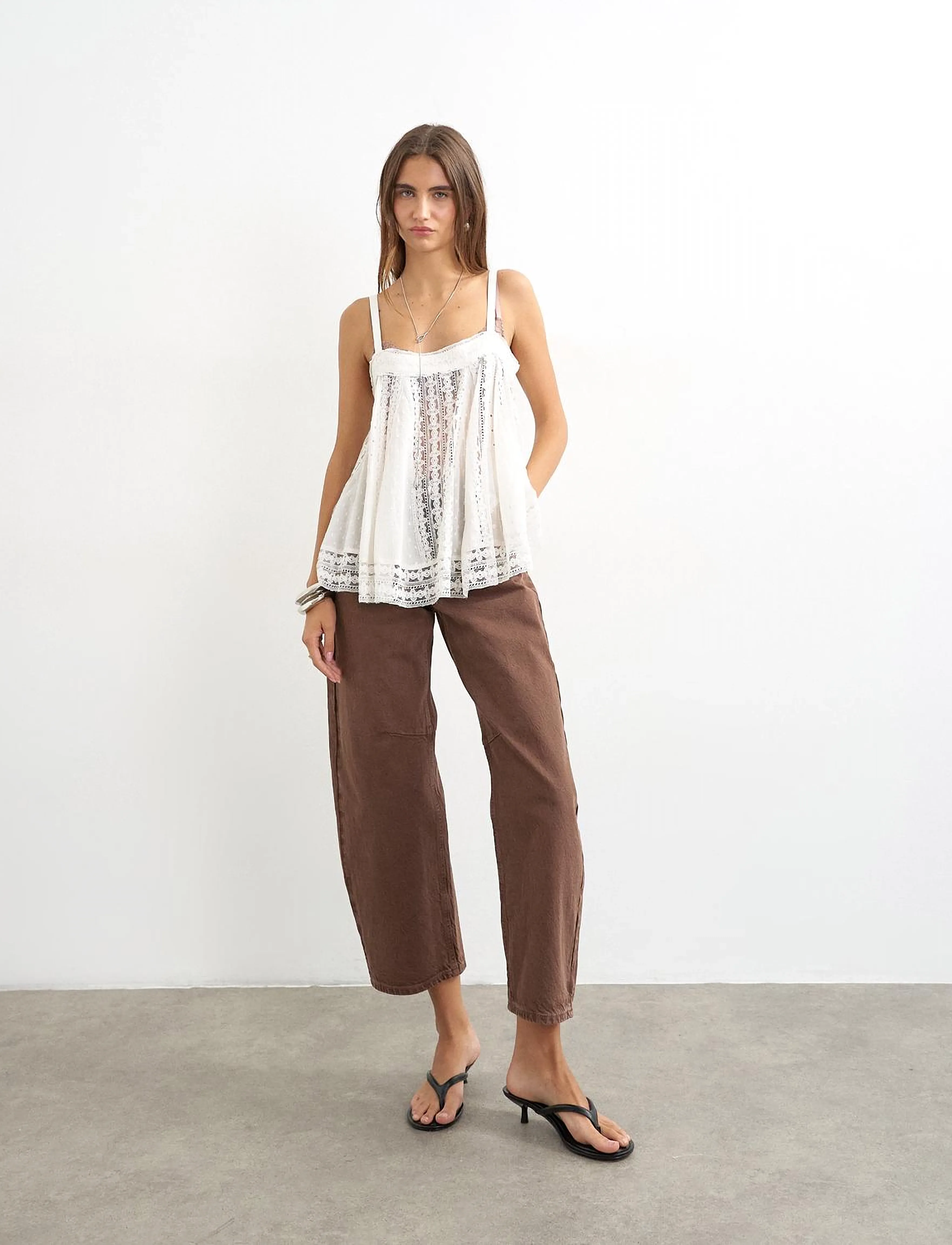 Topshop TSBARREL HR DENIM JEANS BROWN NOOS - Wide leg jeans - BROWN DENIM / brown