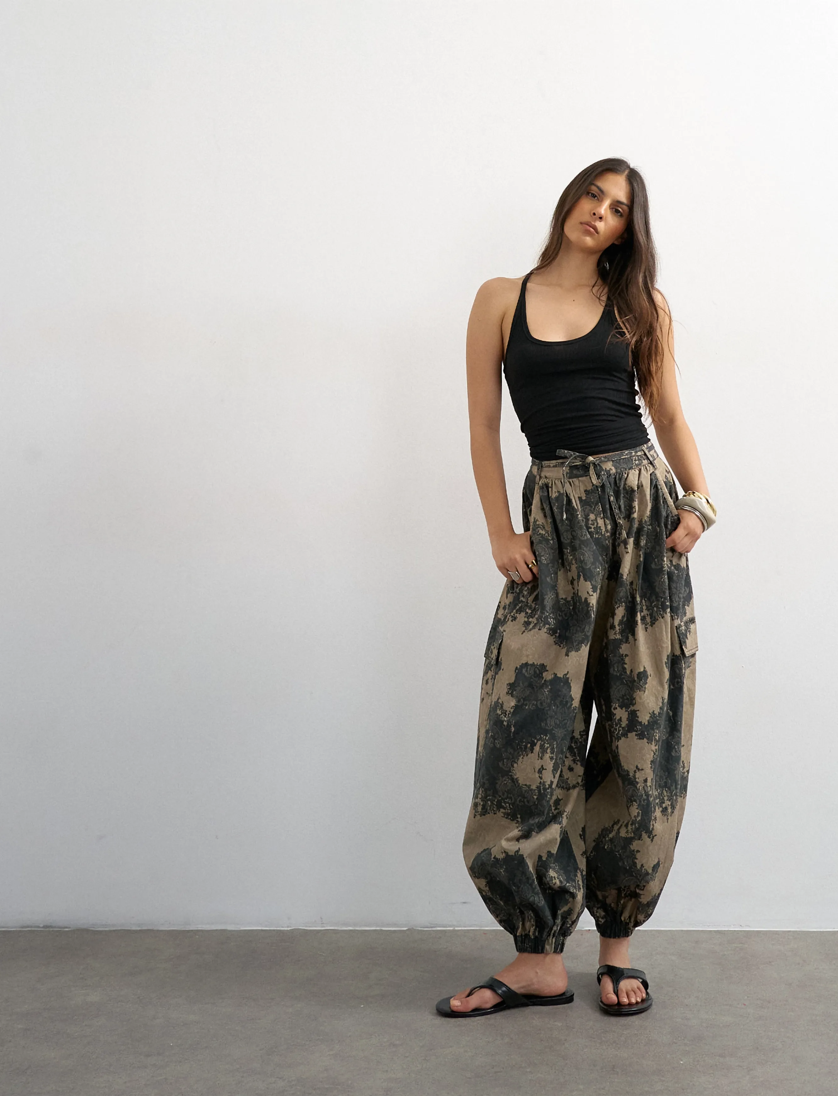 Topshop TSKAMMI BALLOON AOP CARGO TROUSERS - Topshop - NATURAL / beige