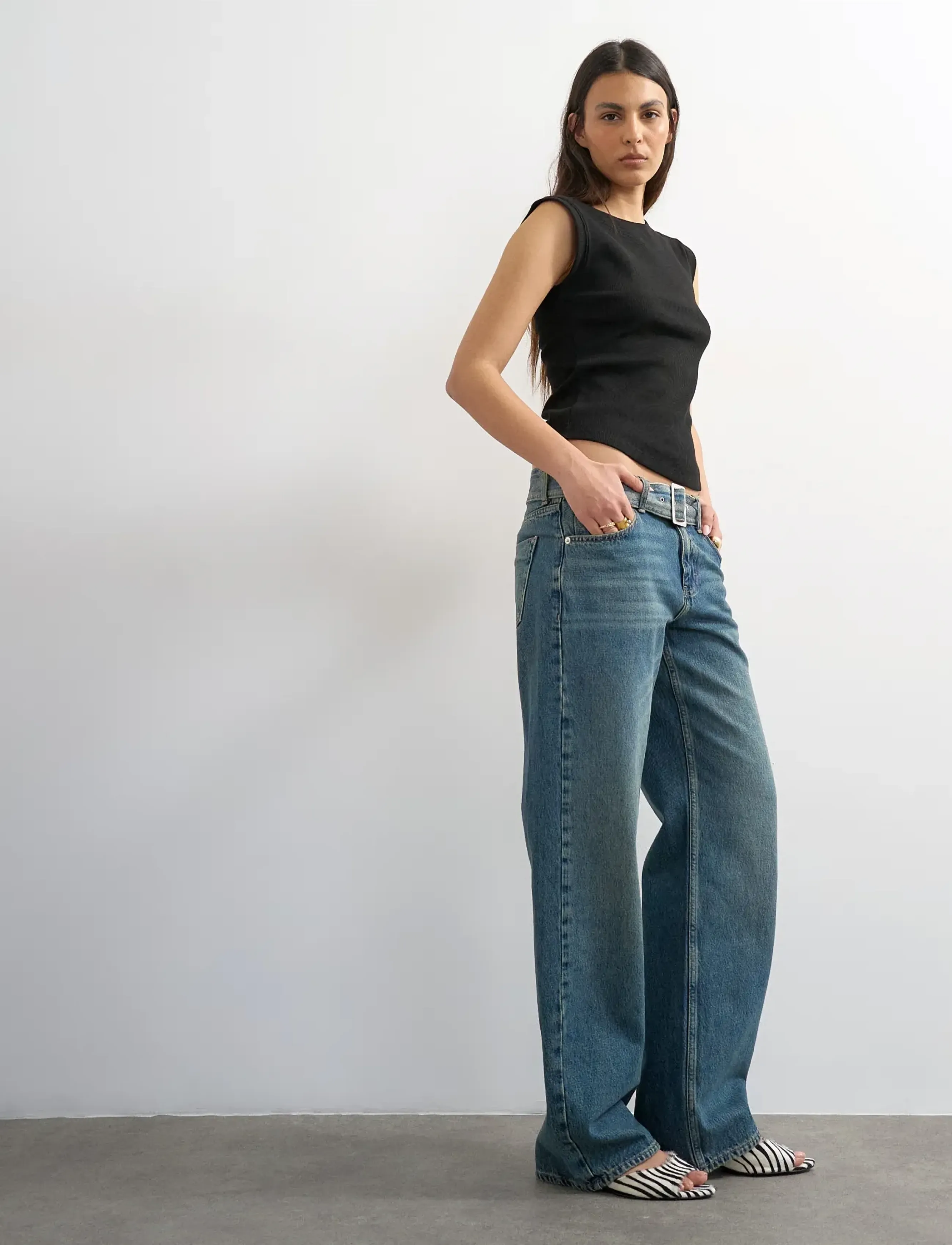 Topshop - TSEMBER LR BELTED JEANS MB DNM - vida jeans - medium blue denim - 0