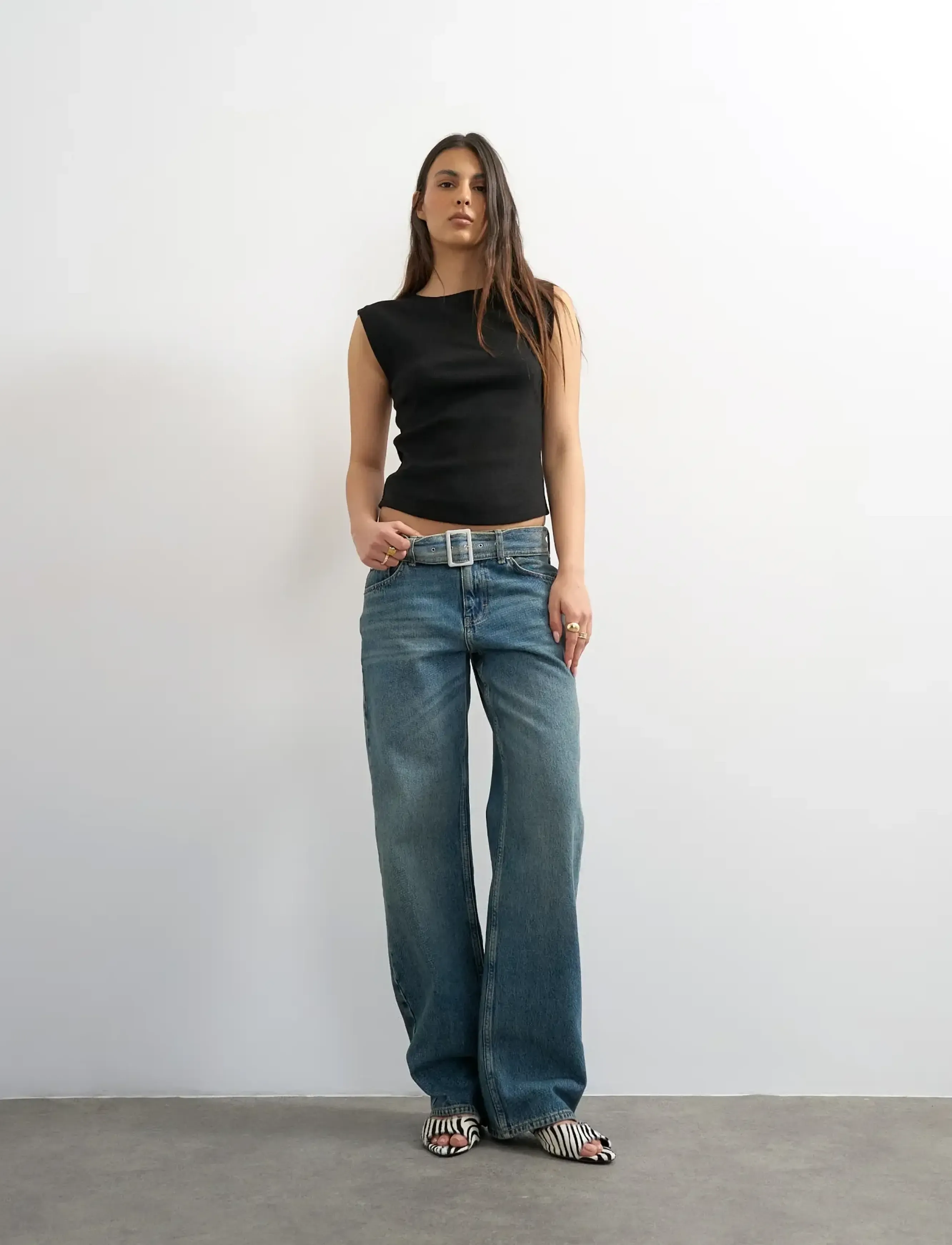 Topshop - TSEMBER LR BELTED JEANS MB DNM - vida jeans - medium blue denim - 4