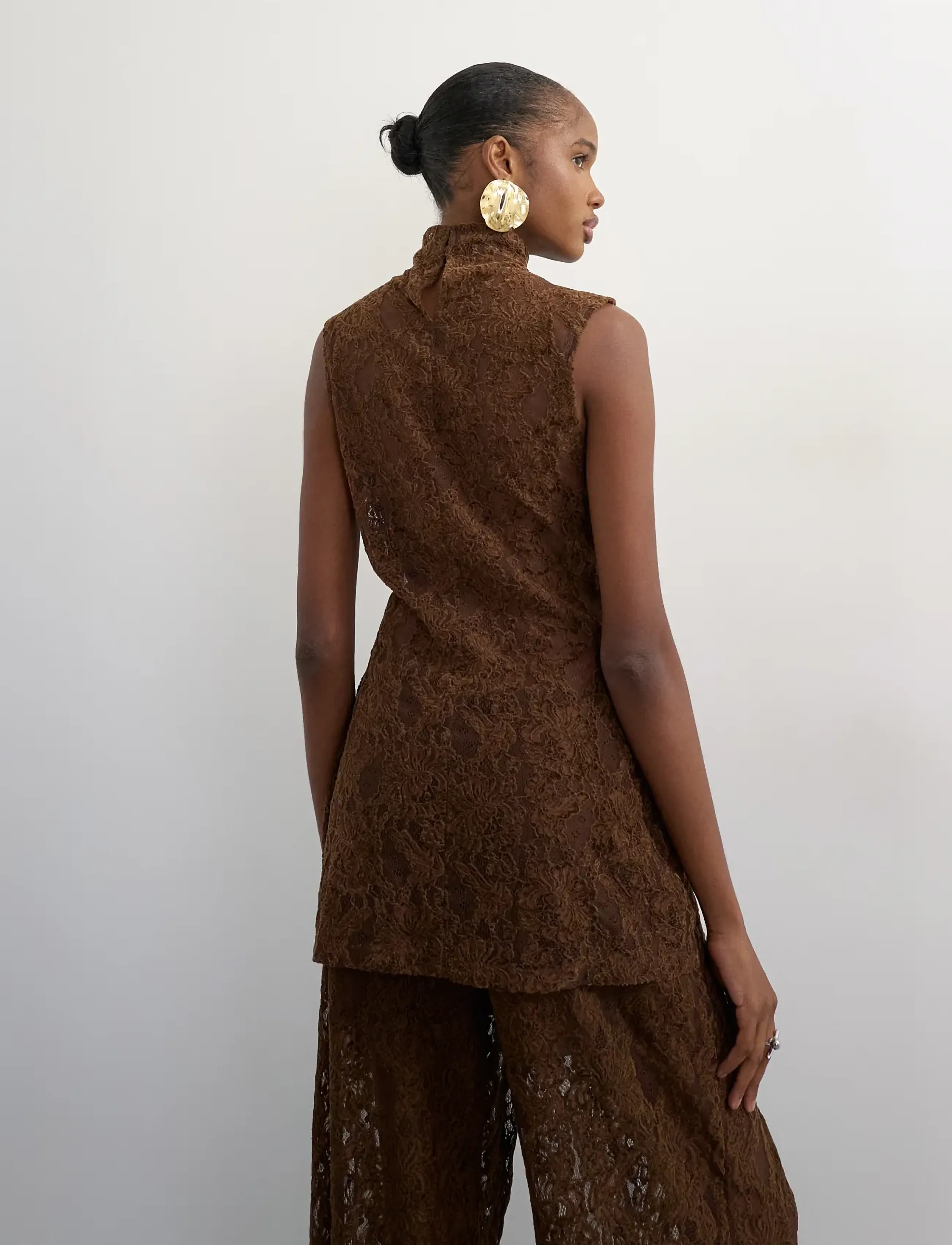 Topshop - TSCOCO LACE HIGH NECK S/L TOP JRS - sleeveless blouses - chocolate brown - 4