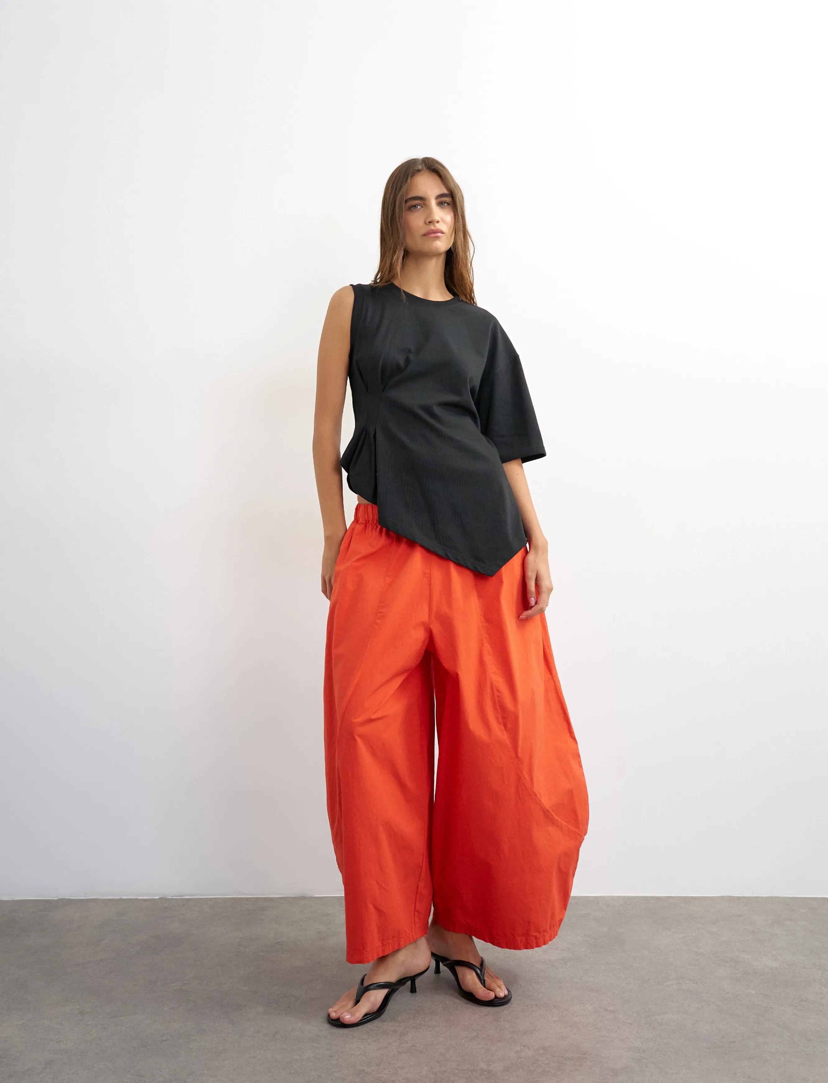 Topshop - TSBELLE S/S ONE SHOULDER T-SHIRT JRS - jet black - 0