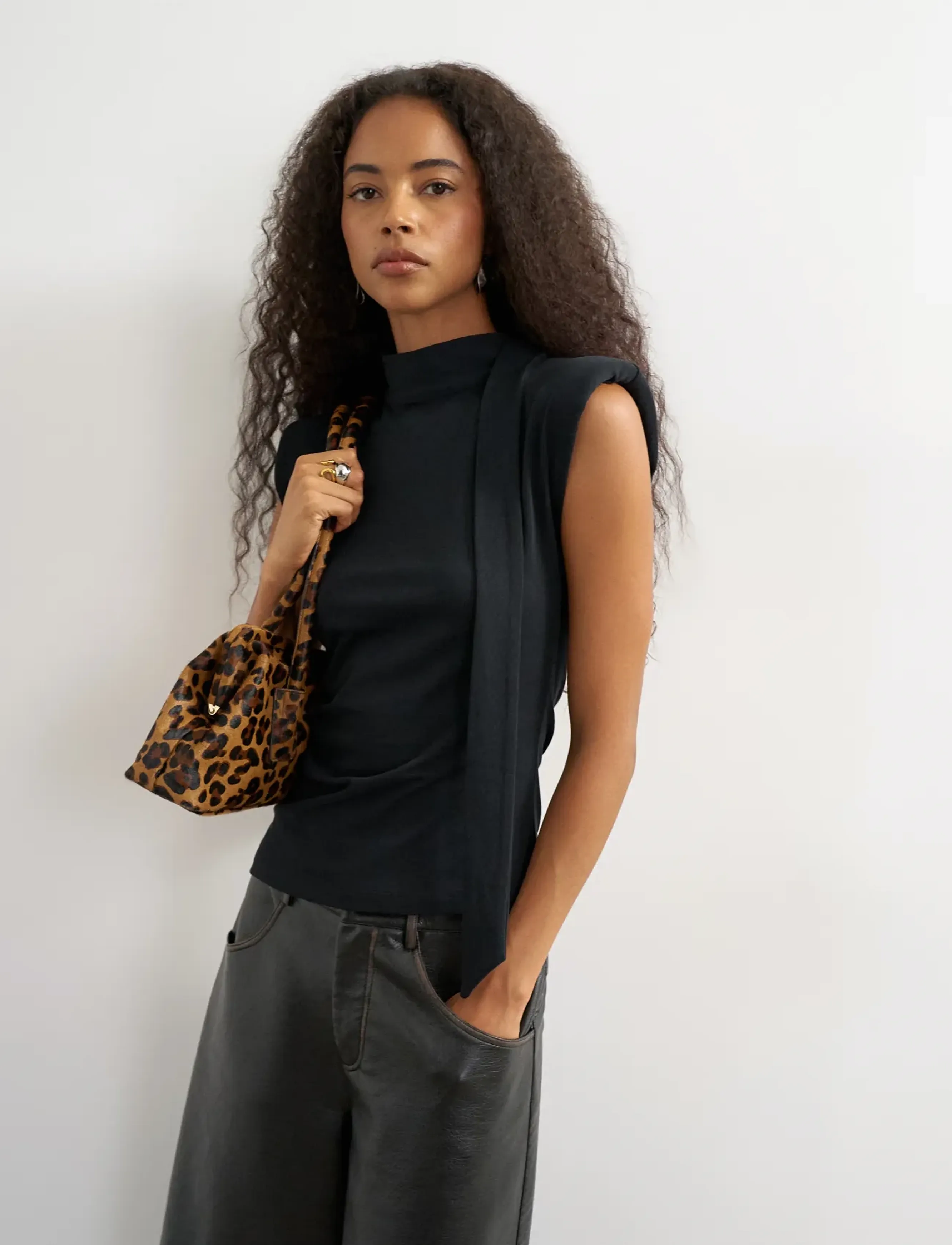 Topshop - TSBENDA S/S SCARF TANK TOP JRS - jet black - 4