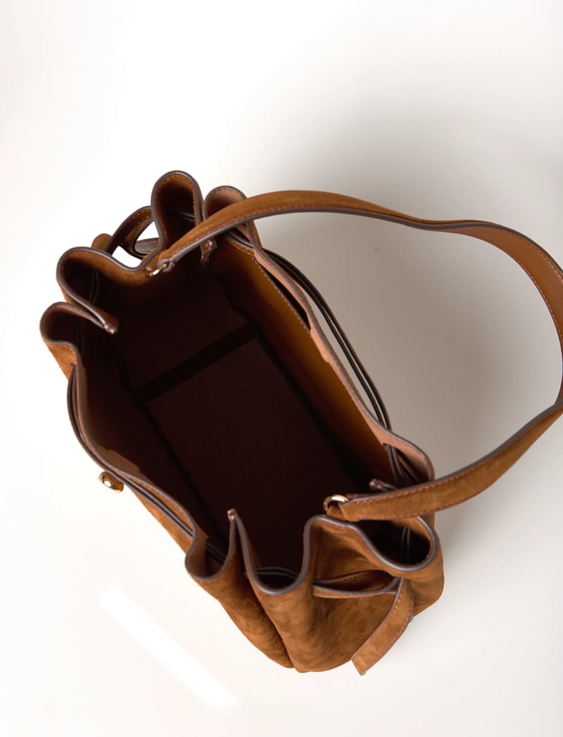 Tory Burch - Romy Suede Large Bucket Bag - rokassomiņas - caramel - 5