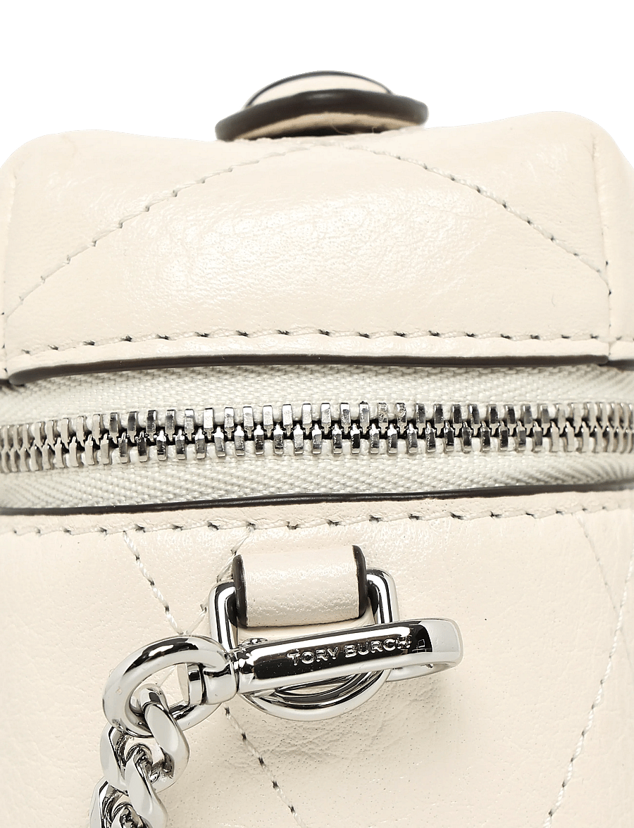 Tory Burch - Charlie Quilted East-West Vanity Case - toiletartikler - light cream / charms - 3