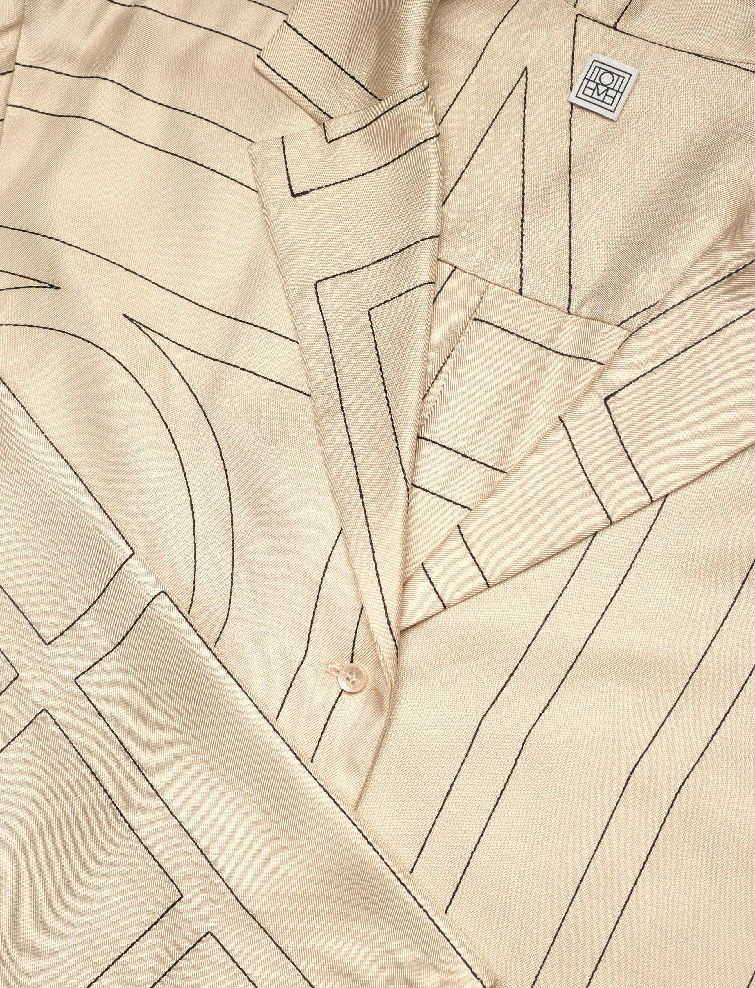 TOTEME - MONOGRAM SILK PJ TOP - langärmlige hemden - cream - 5