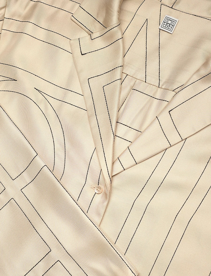 TOTEME - Silk Monogram Pajama Shirt - langärmlige hemden - cream - 5