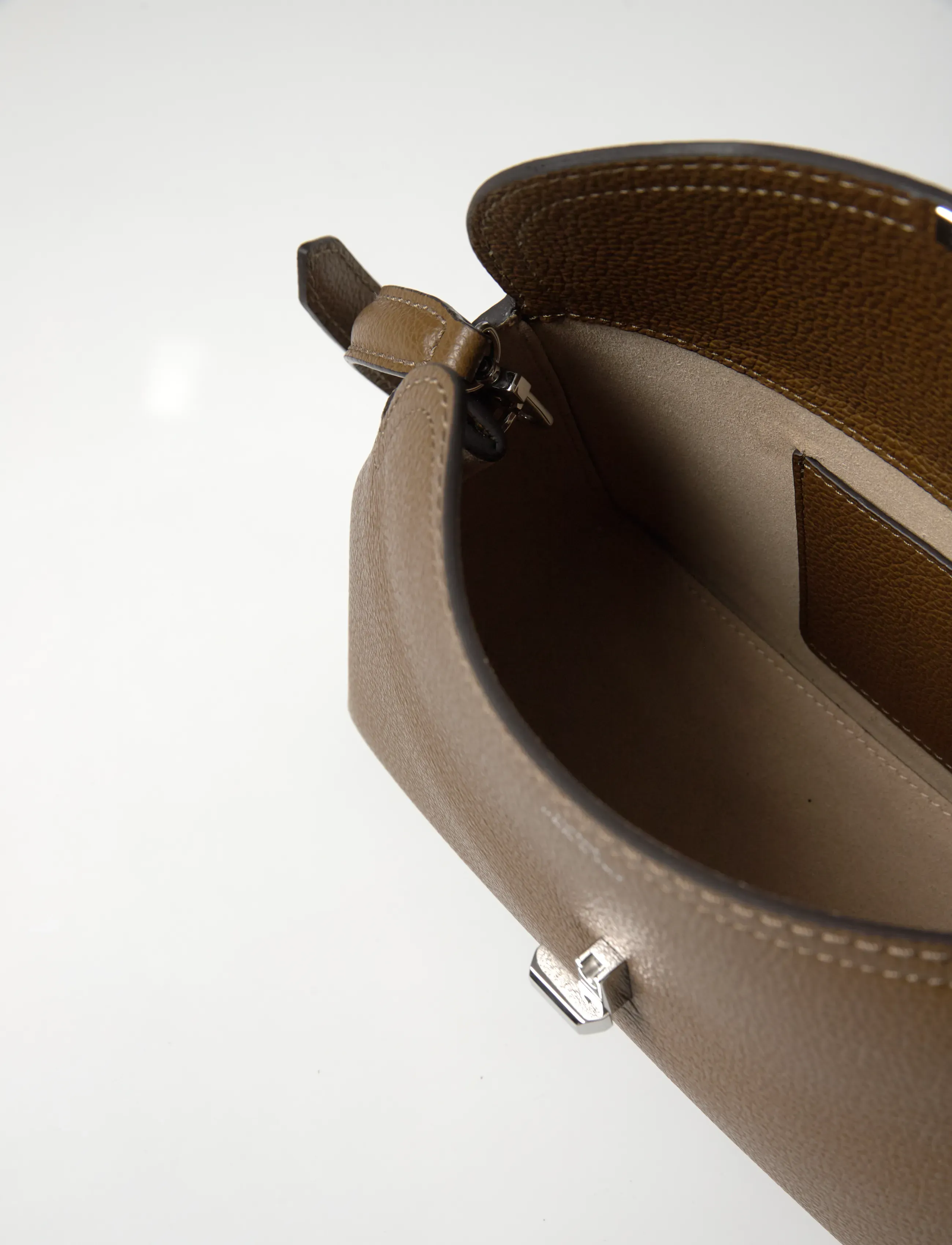 TOTEME - Small T-Lock Smooth-Leather Convertible Clutch - handtaschen - dark taupe - 4