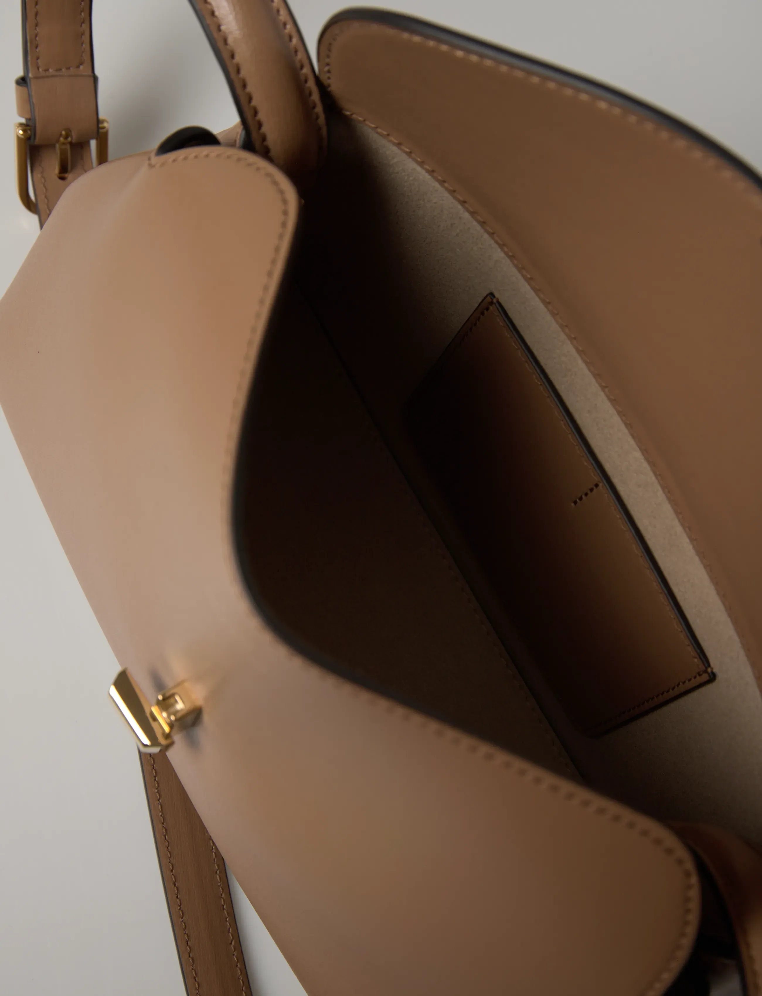 TOTEME - T Lock Clutch - camel - 5