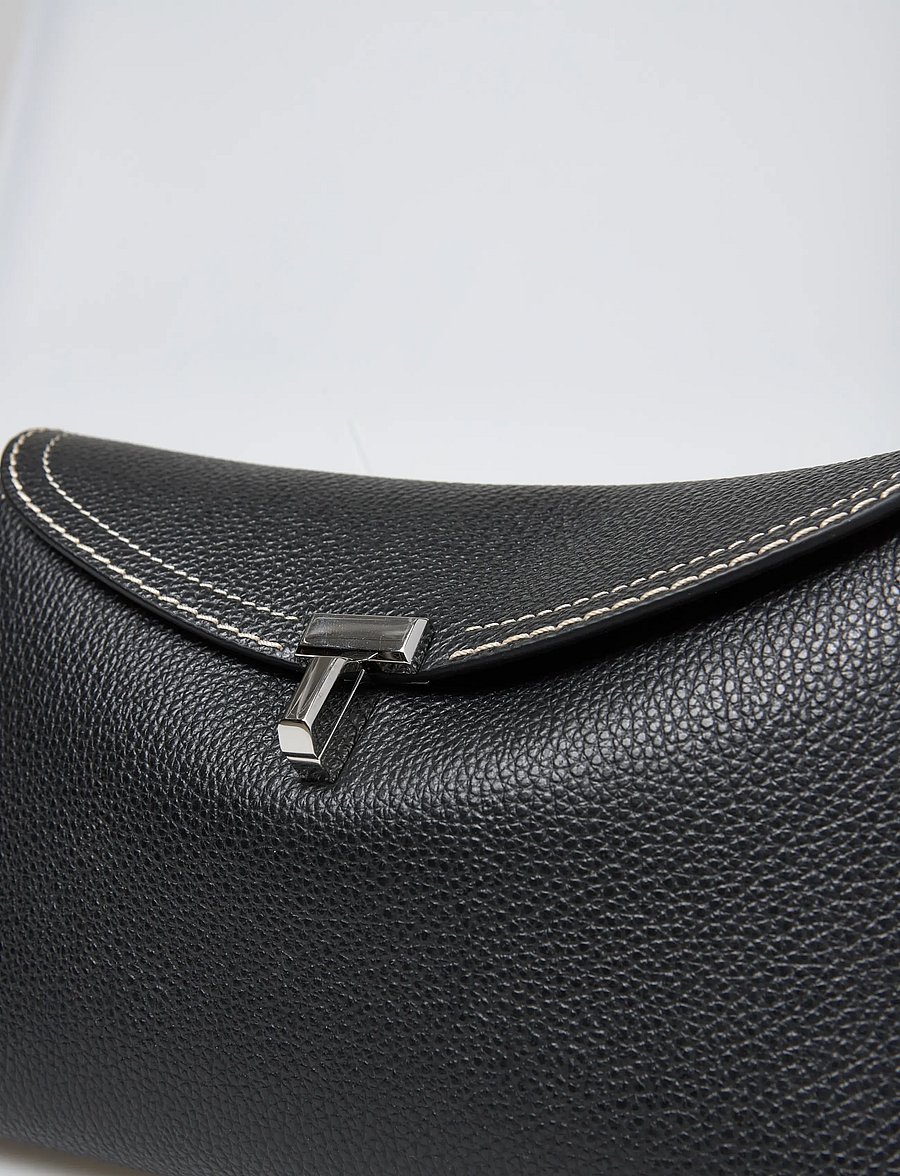 TOTEME - T-lock grained-leather clutch - håndtasker - black - 4